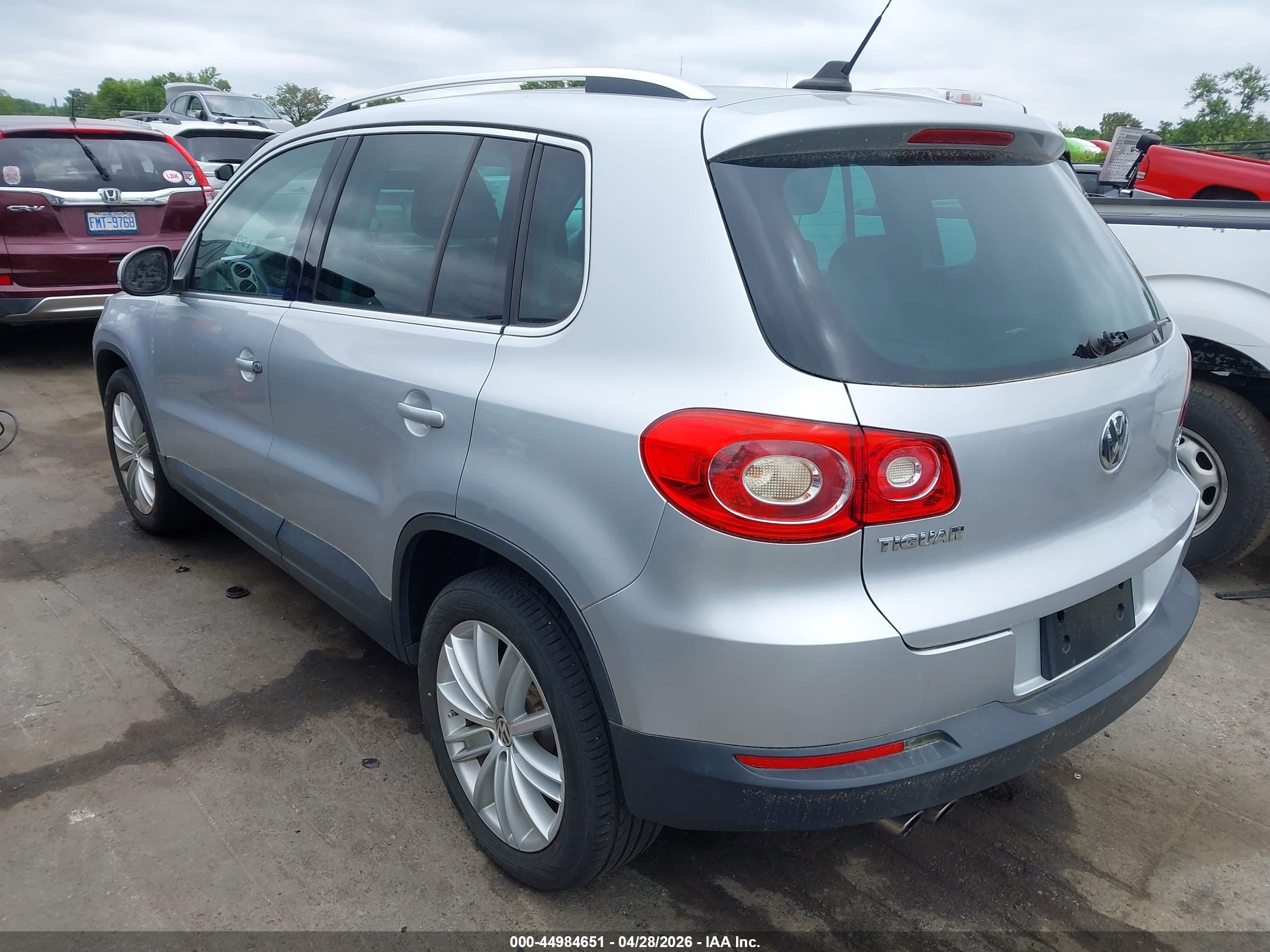 VOLKSWAGEN TIGUAN image 3