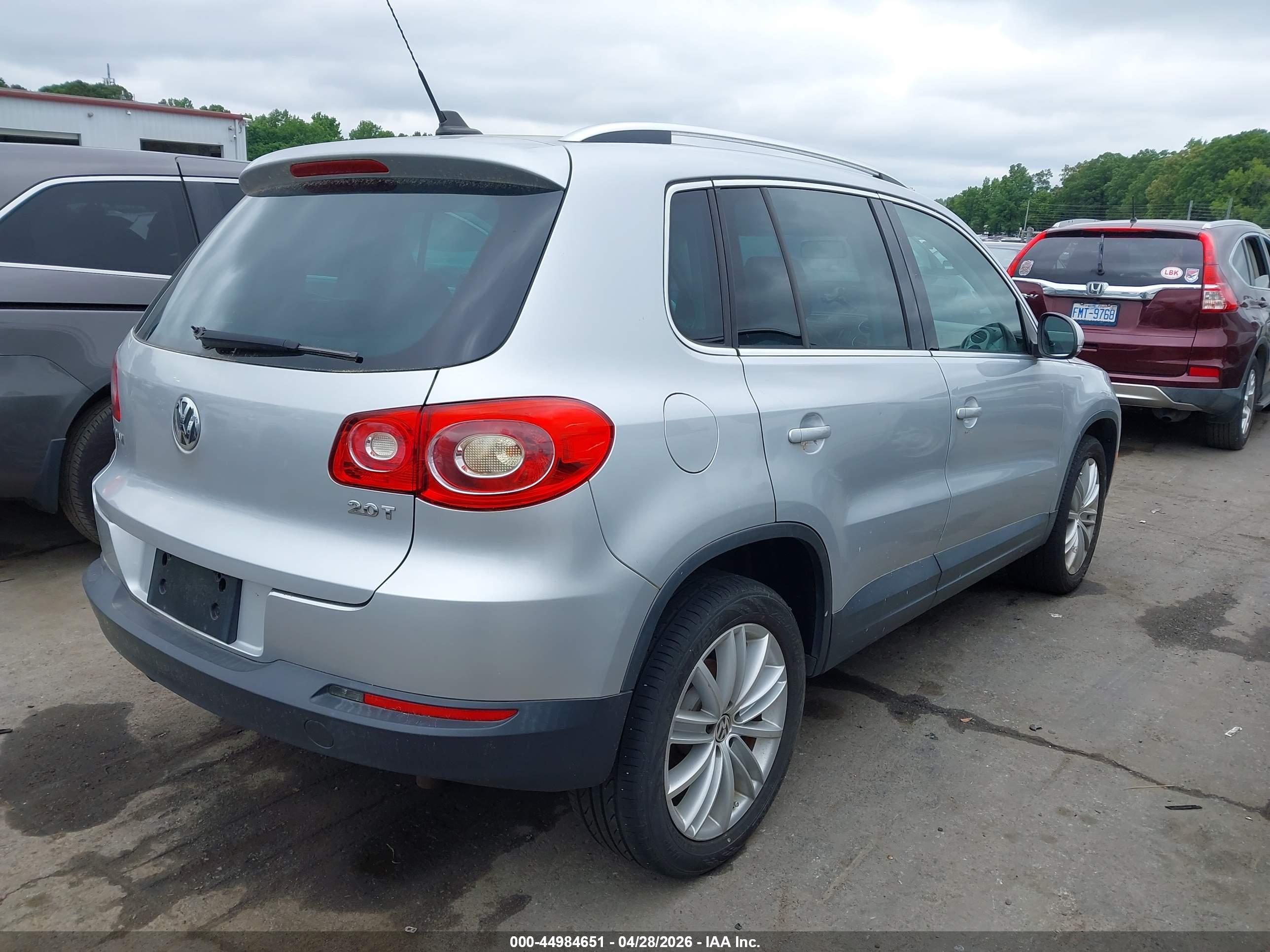 VOLKSWAGEN TIGUAN image 4