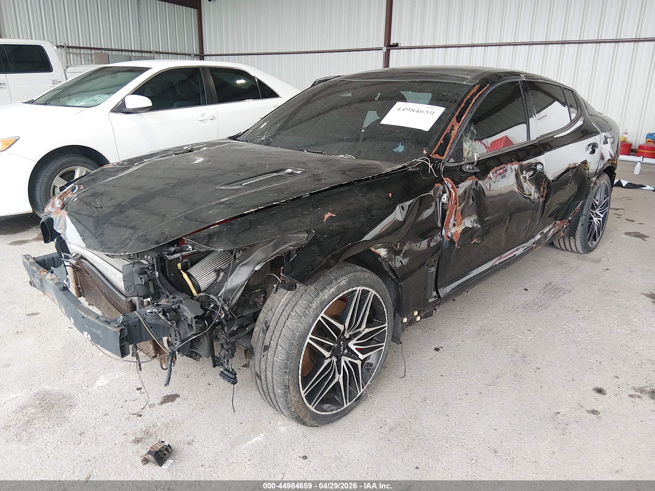 KIA STINGER image 2