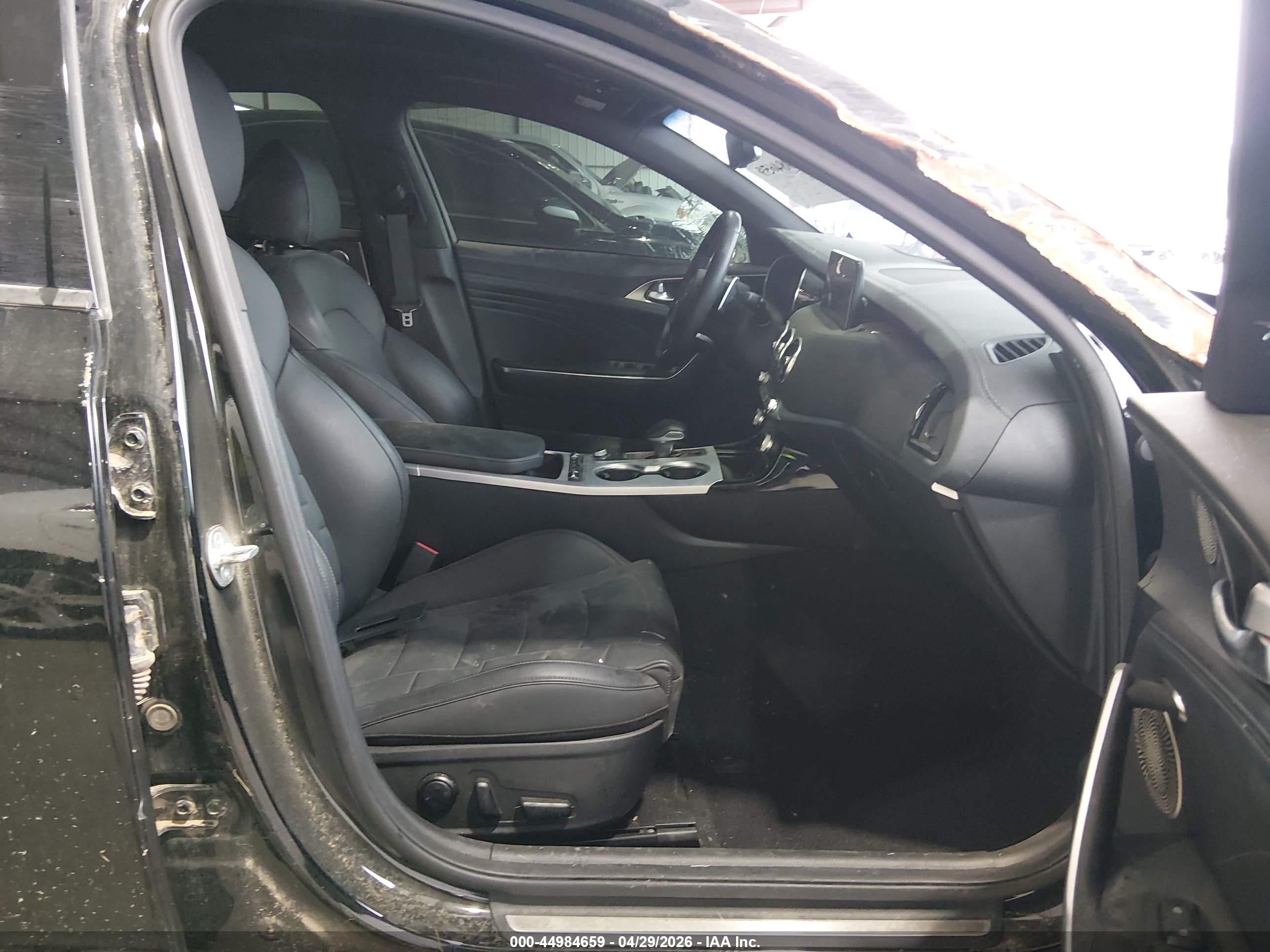 KIA STINGER image 5