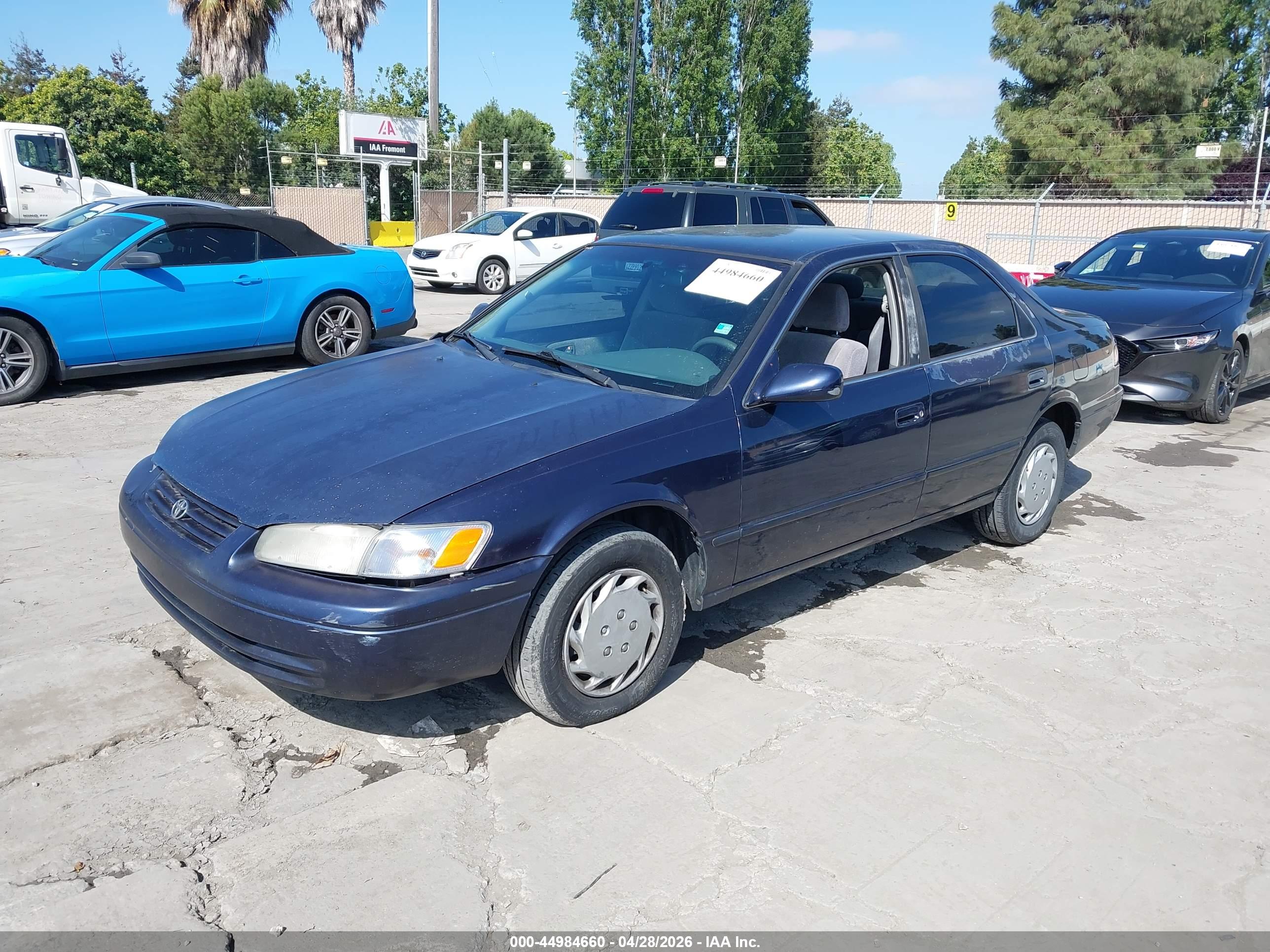TOYOTA CAMRY image 2