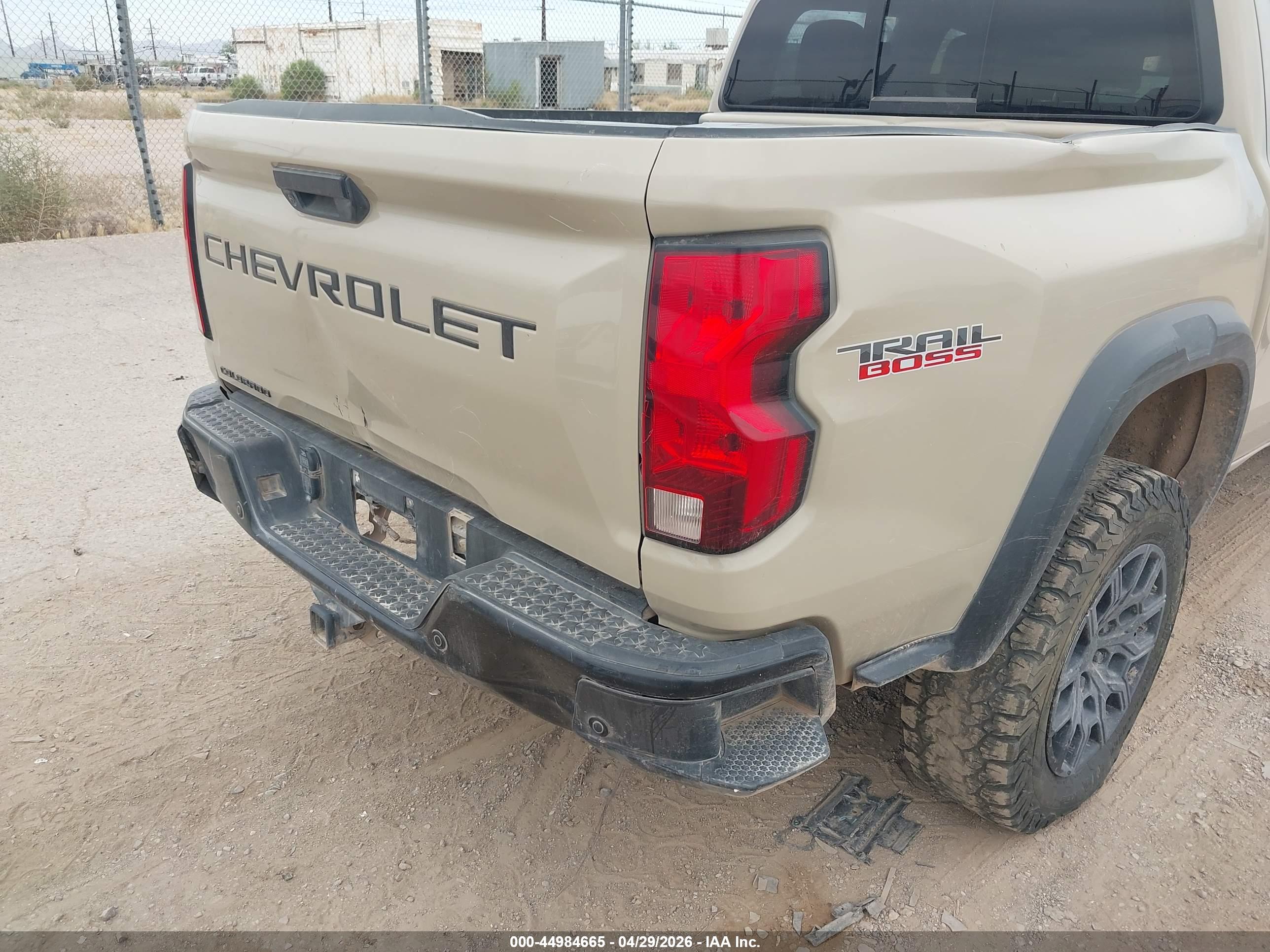 CHEVROLET COLORADO image 6