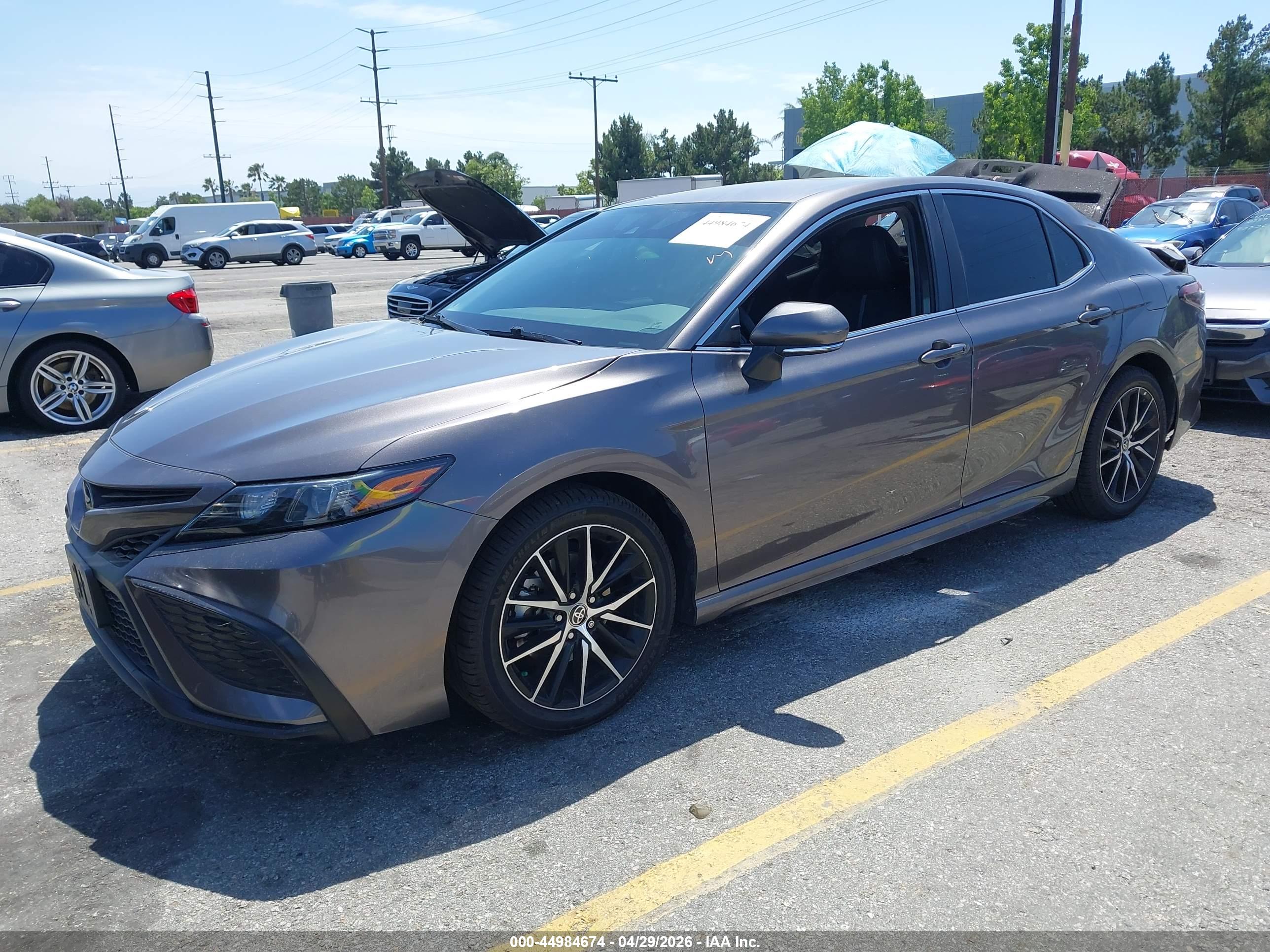 TOYOTA CAMRY image 2