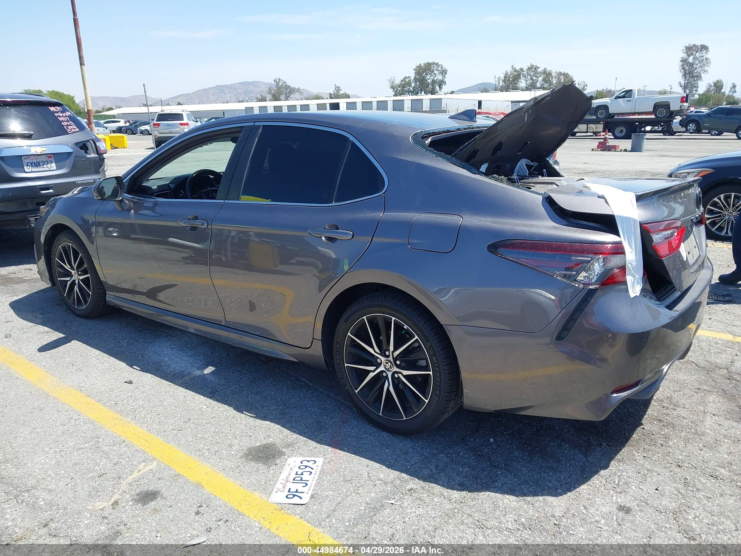 TOYOTA CAMRY image 3