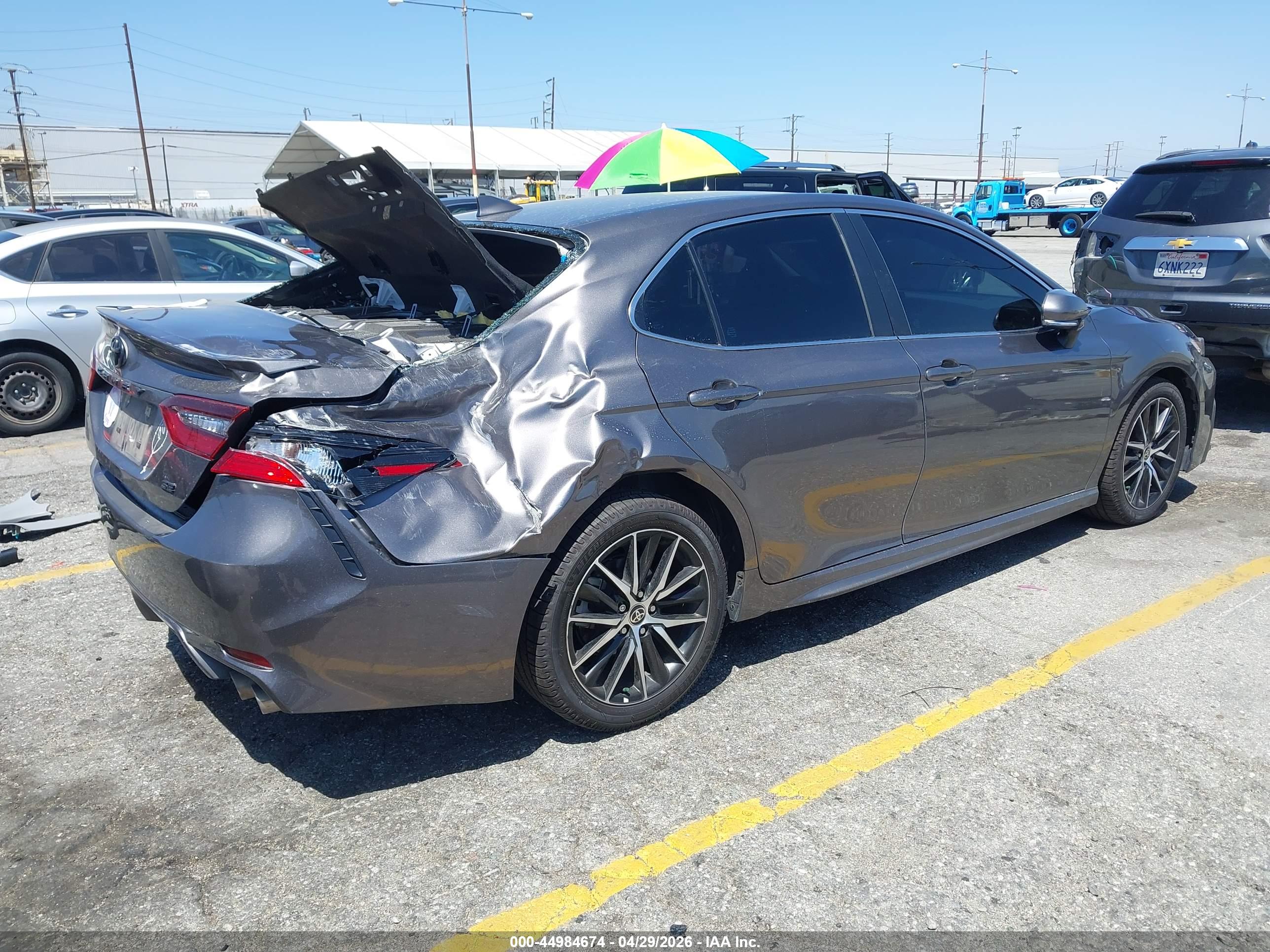 TOYOTA CAMRY image 4