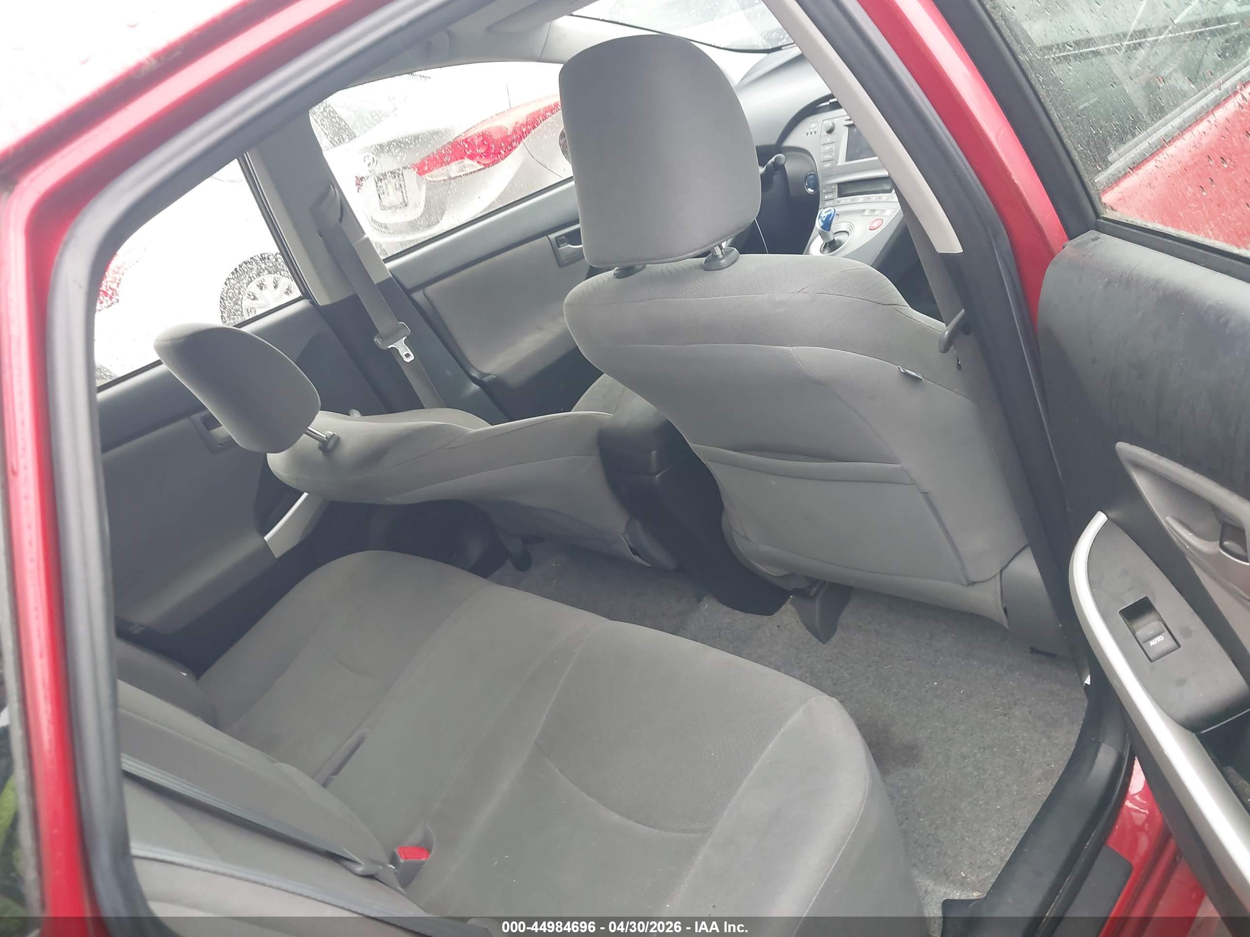 TOYOTA PRIUS image 8