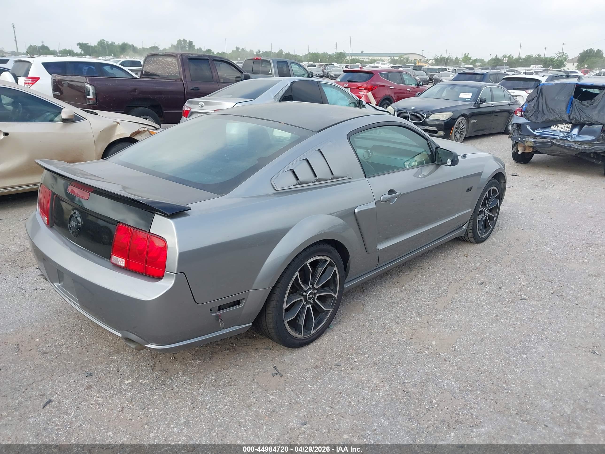 FORD MUSTANG image 4