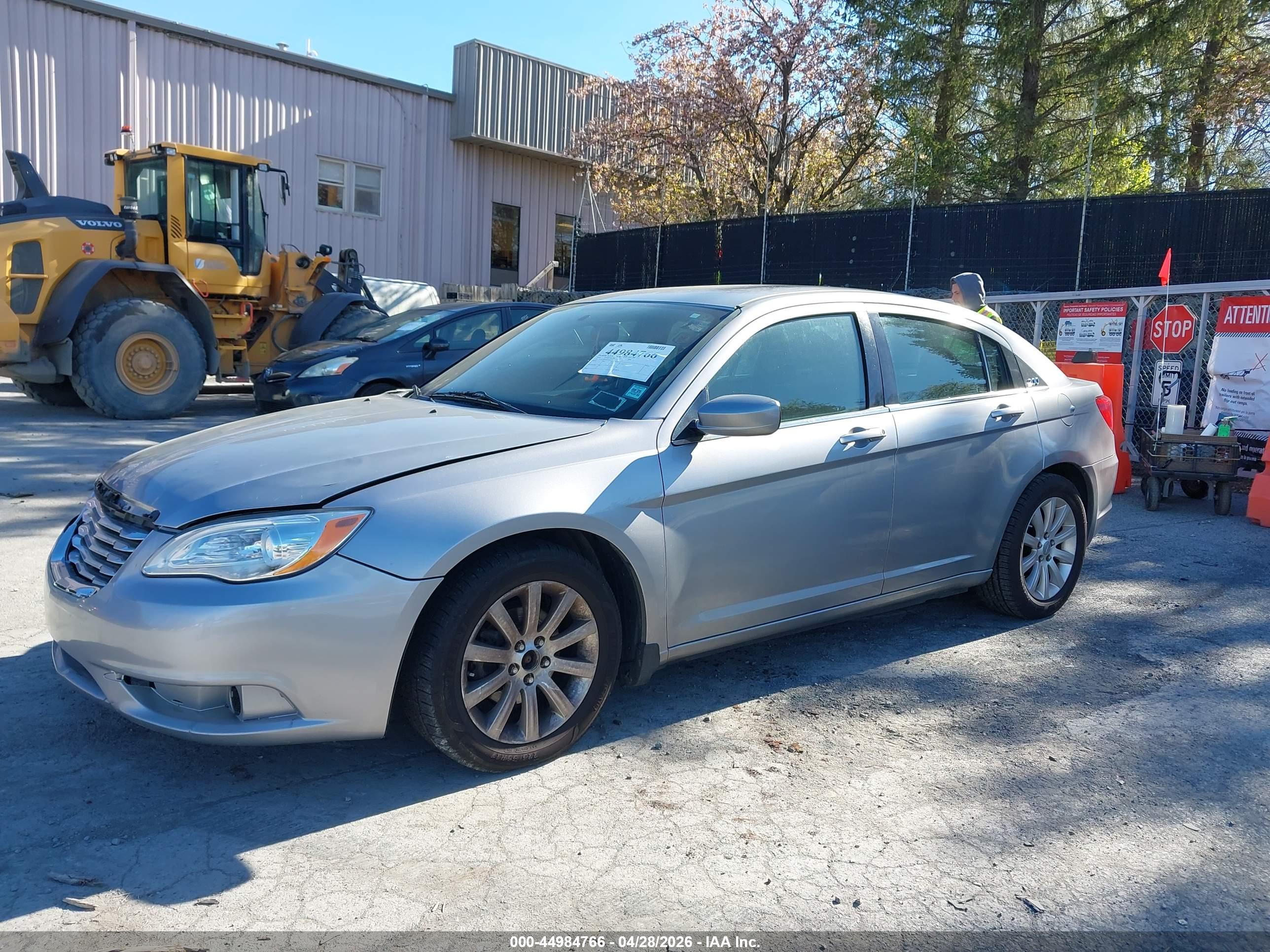 CHRYSLER 200 image 2
