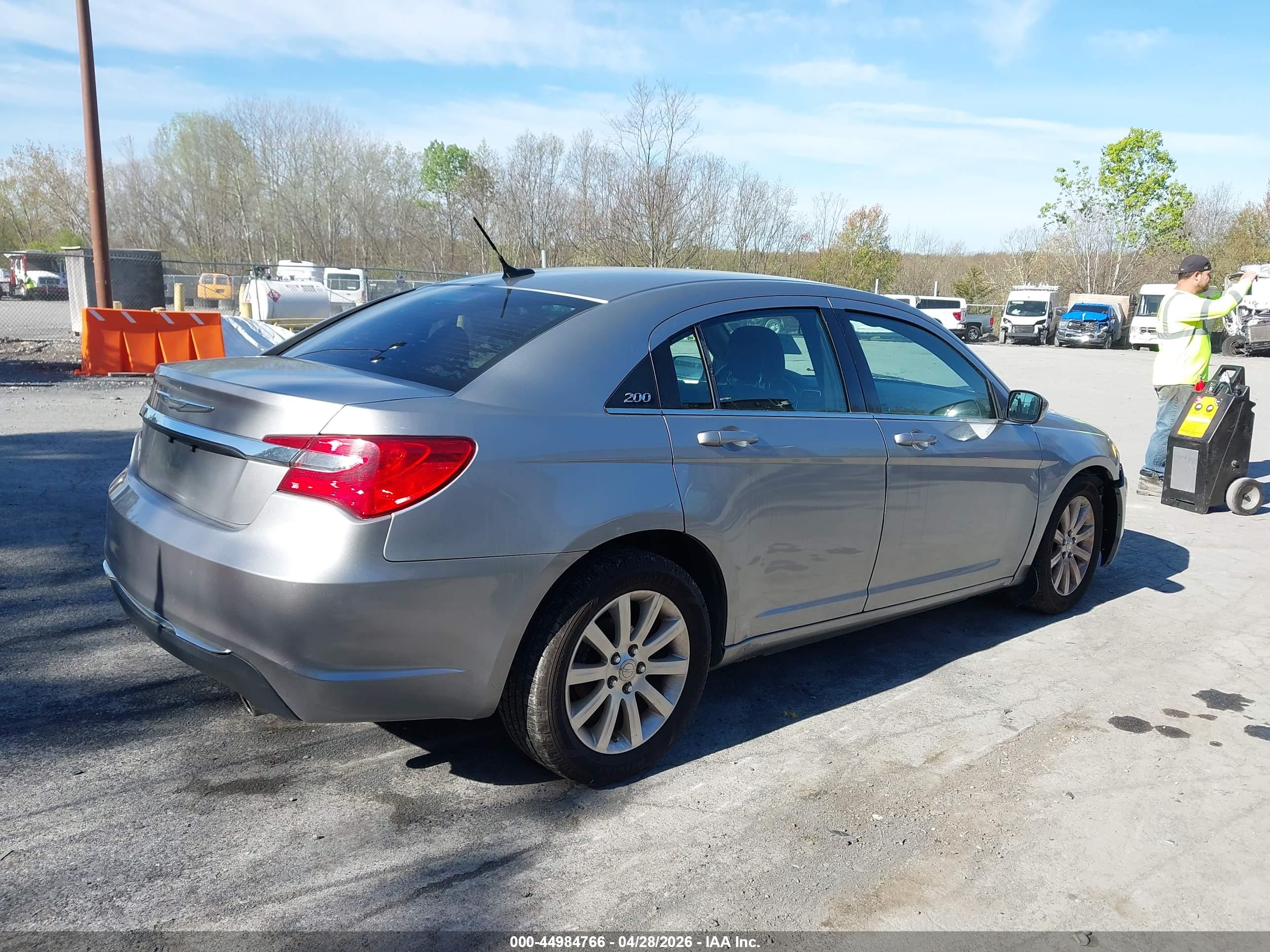 CHRYSLER 200 image 4