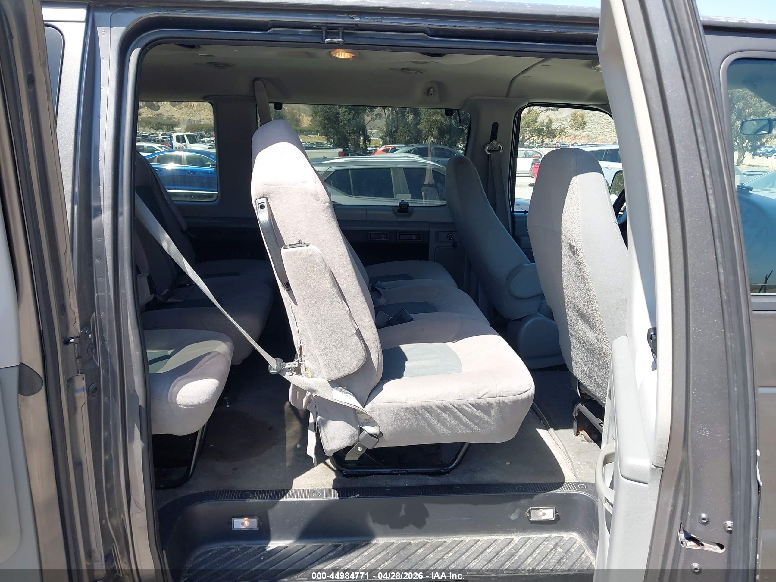 FORD E-350 image 8