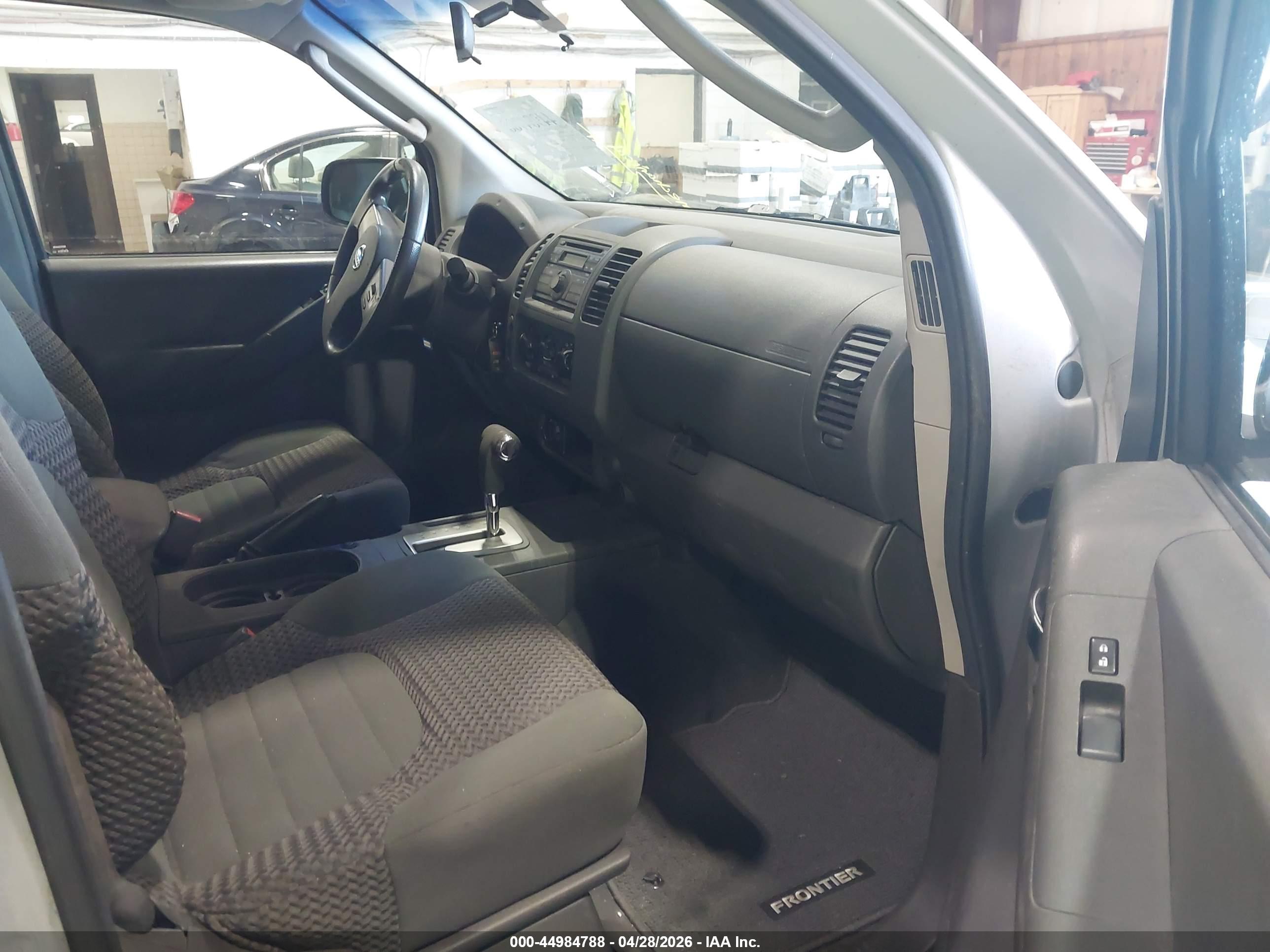 NISSAN FRONTIER image 5