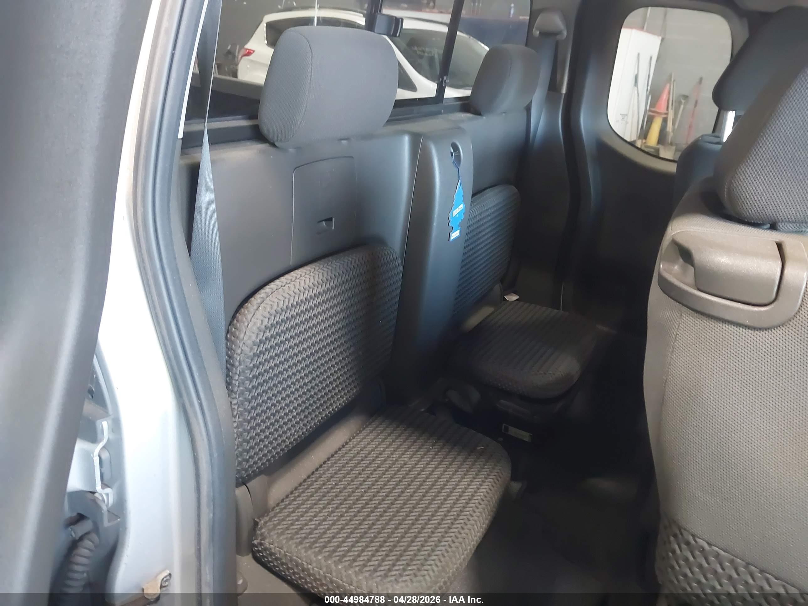 NISSAN FRONTIER image 8