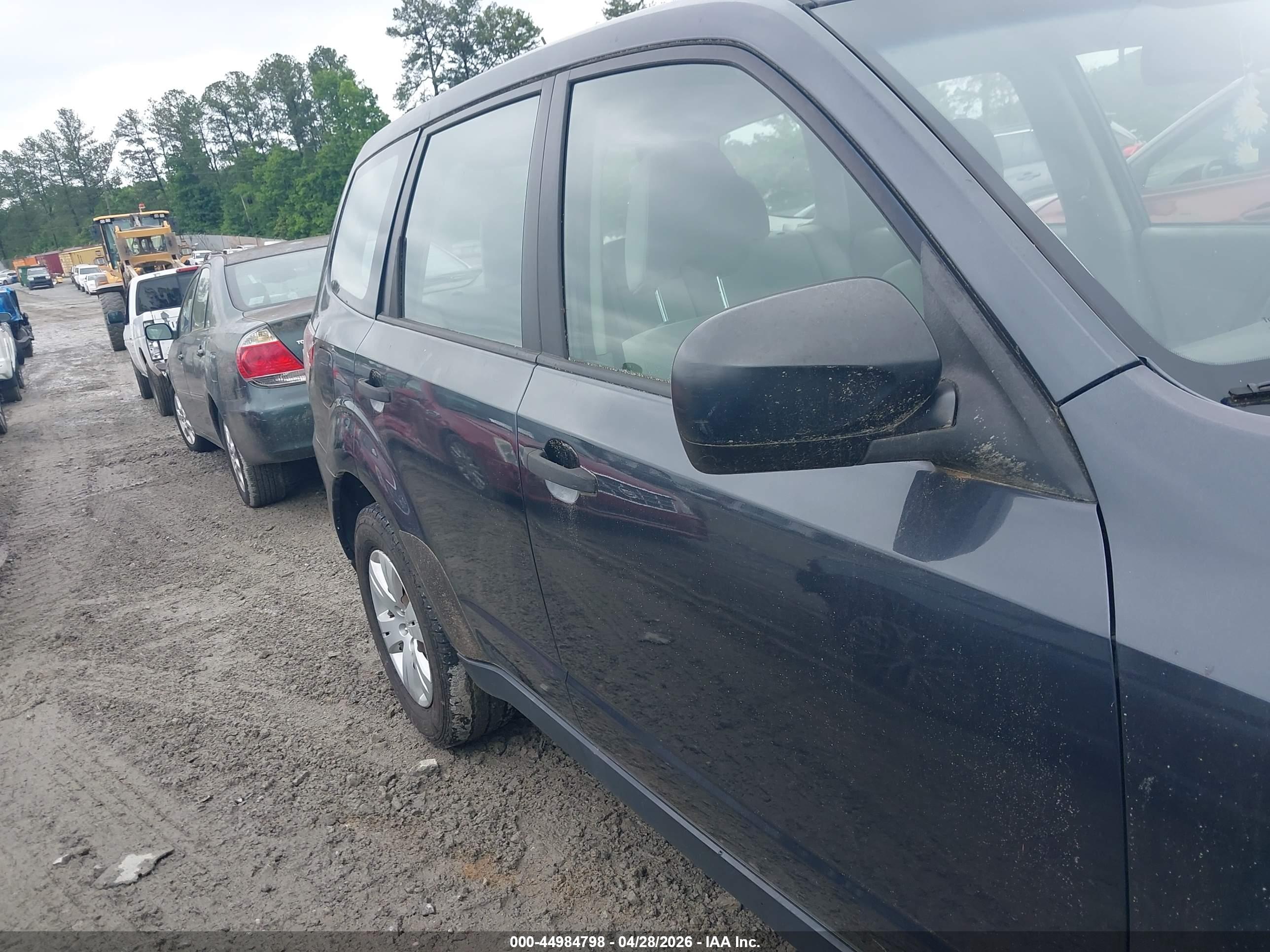 SUBARU FORESTER image 6
