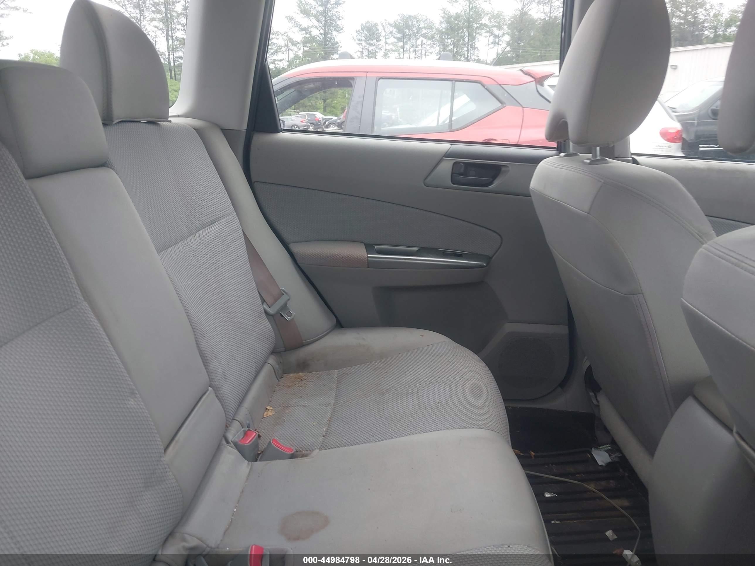SUBARU FORESTER image 8