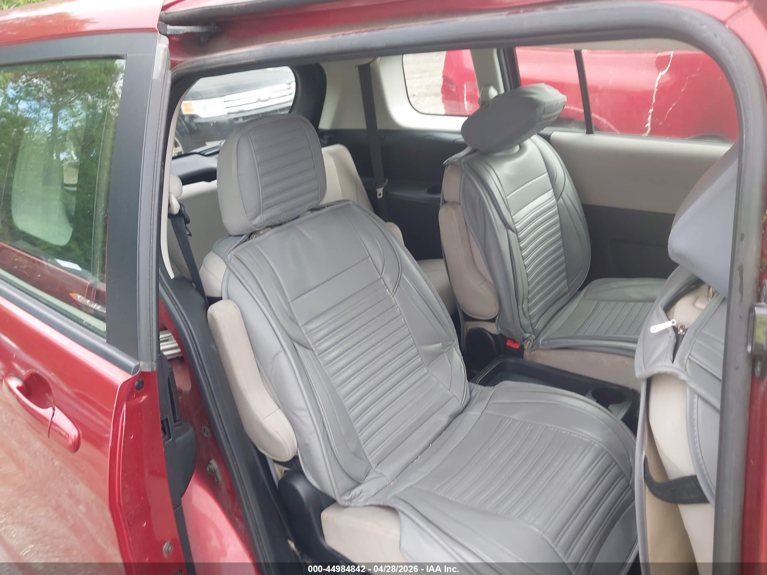MAZDA MAZDA5 image 8