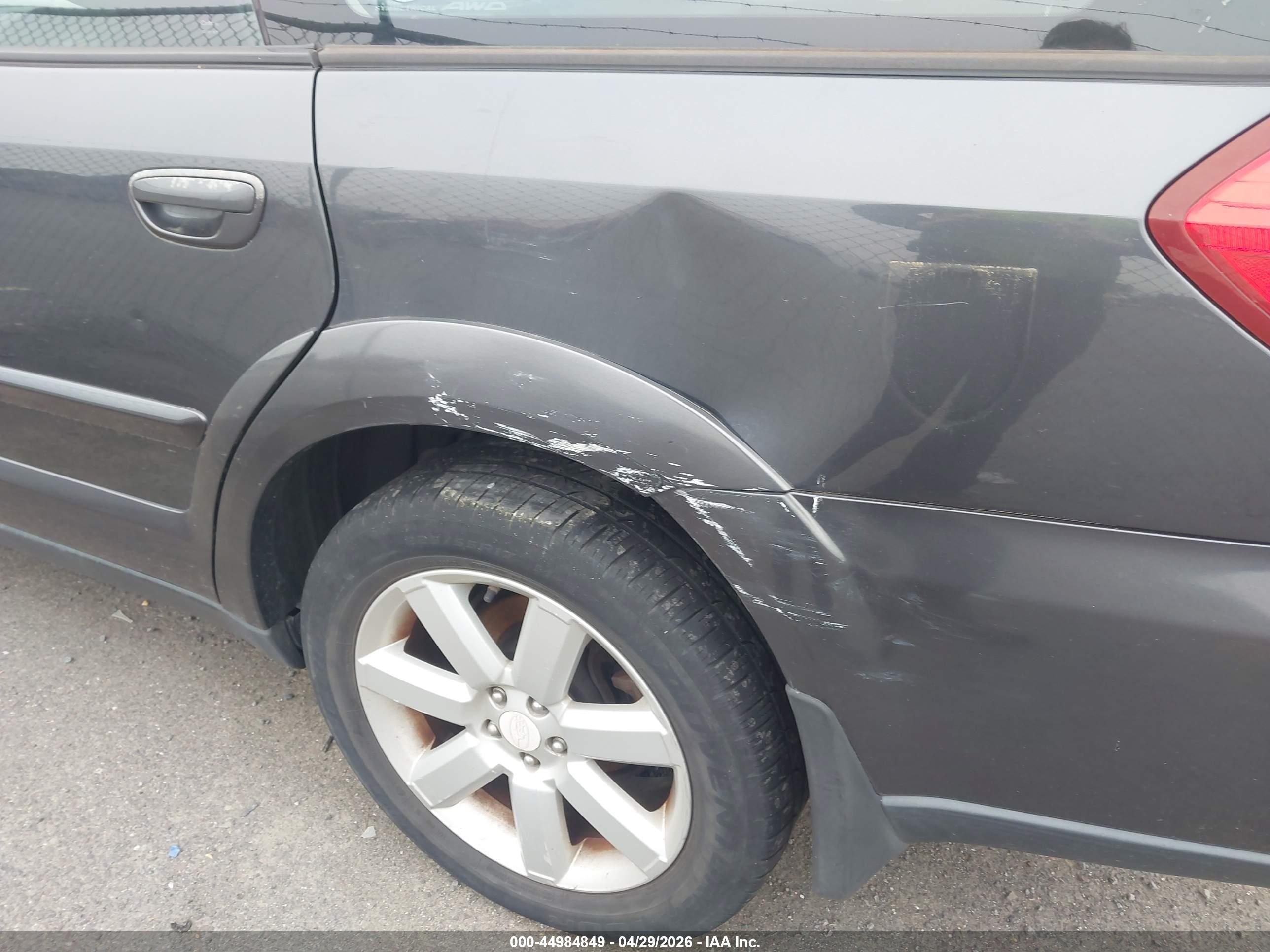SUBARU OUTBACK image 6