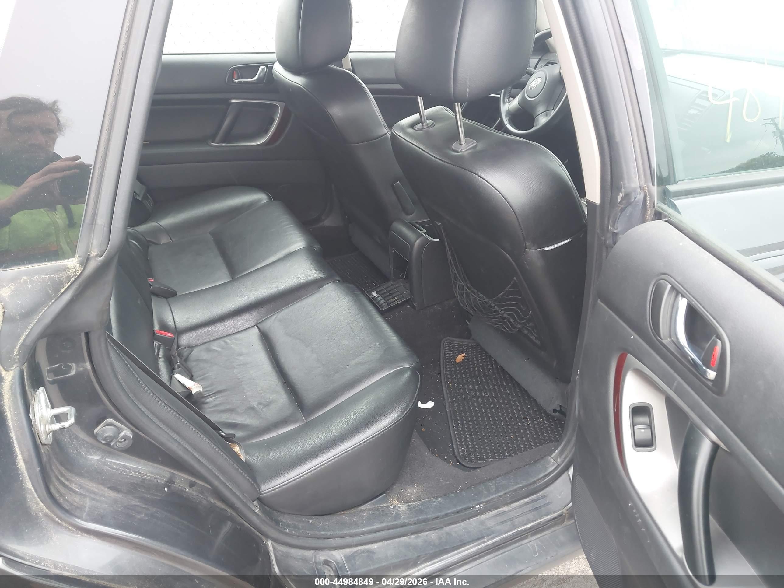 SUBARU OUTBACK image 8