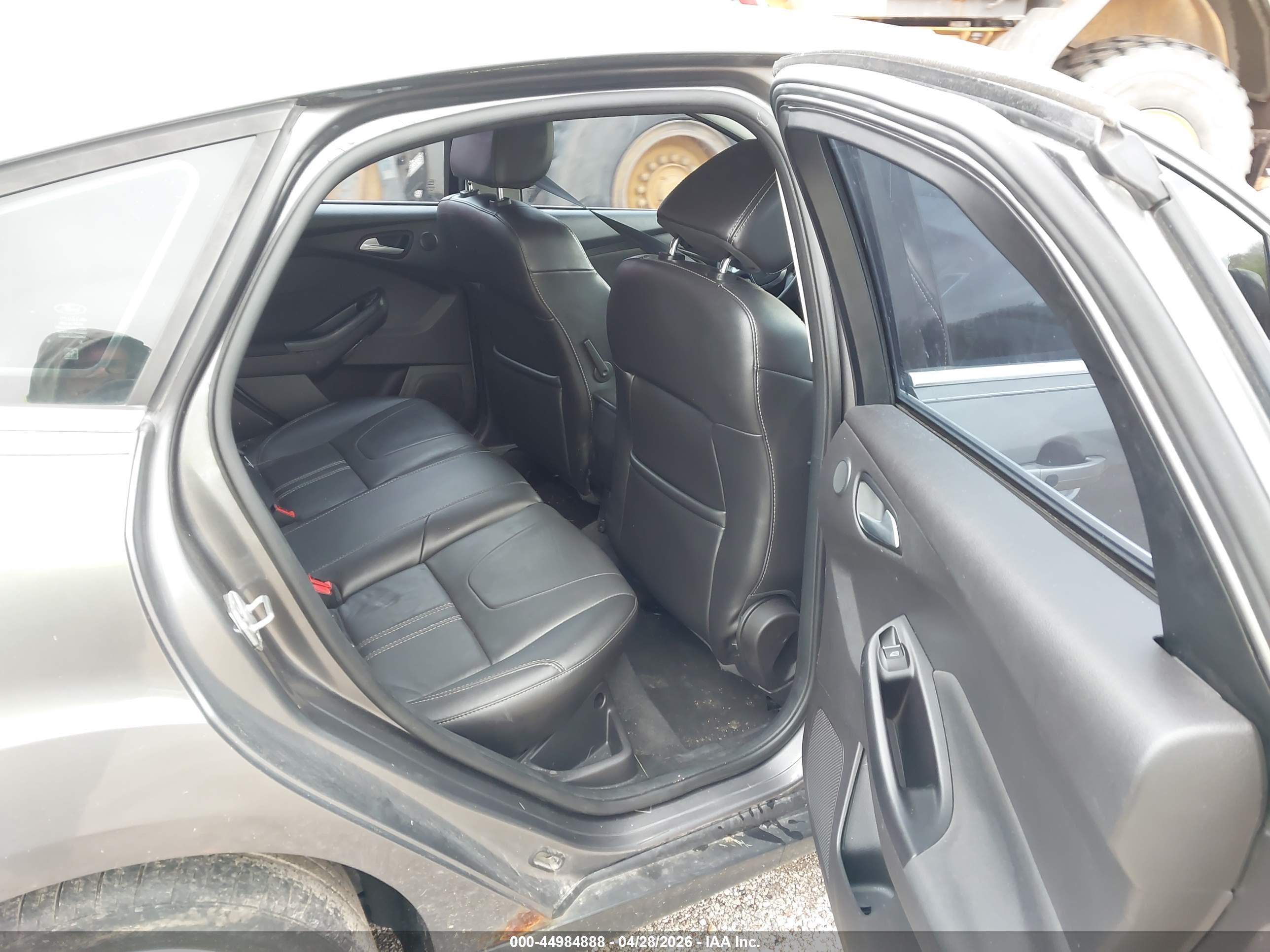 FORD FOCUS image 8