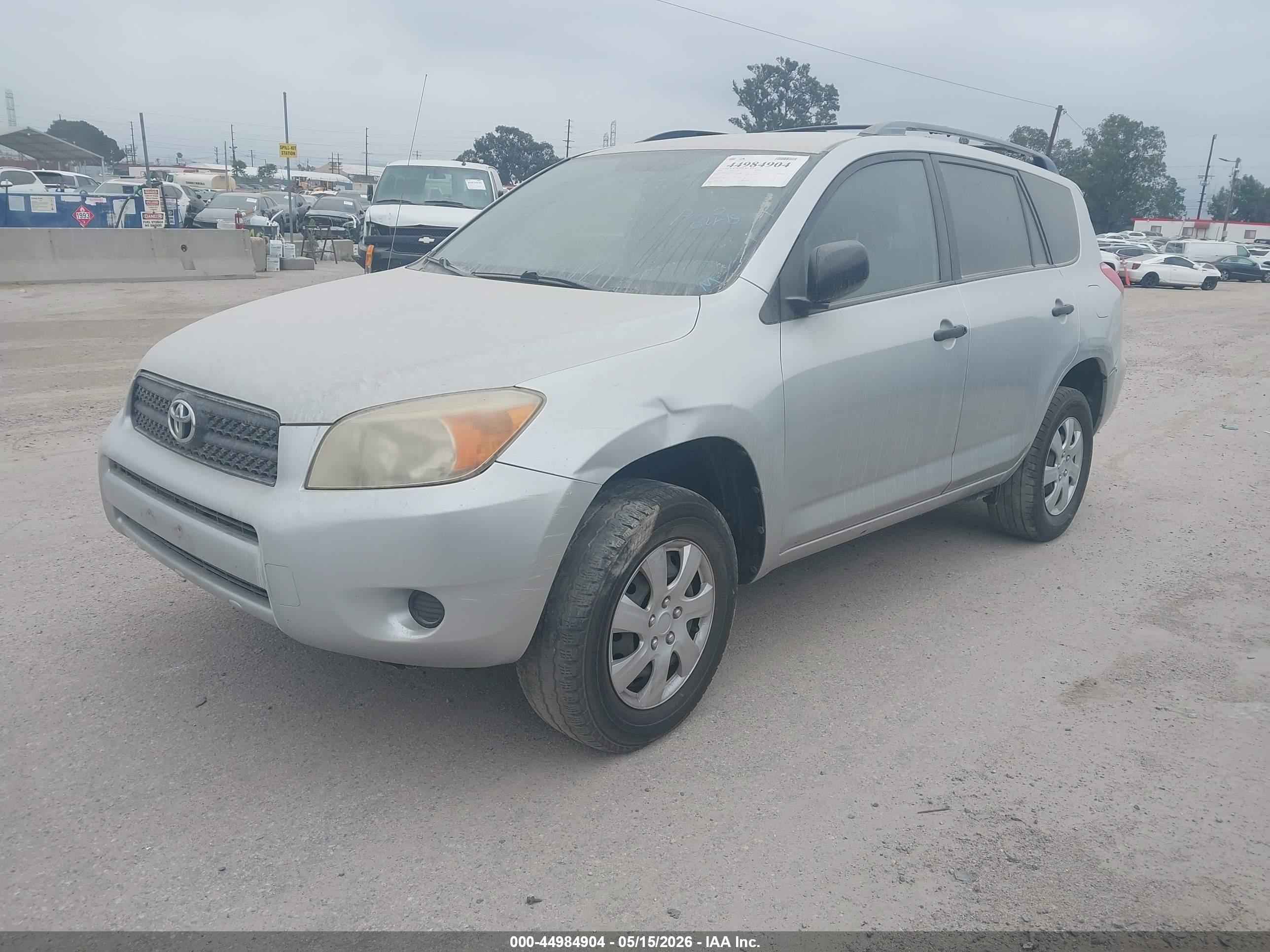 TOYOTA RAV4 image 2