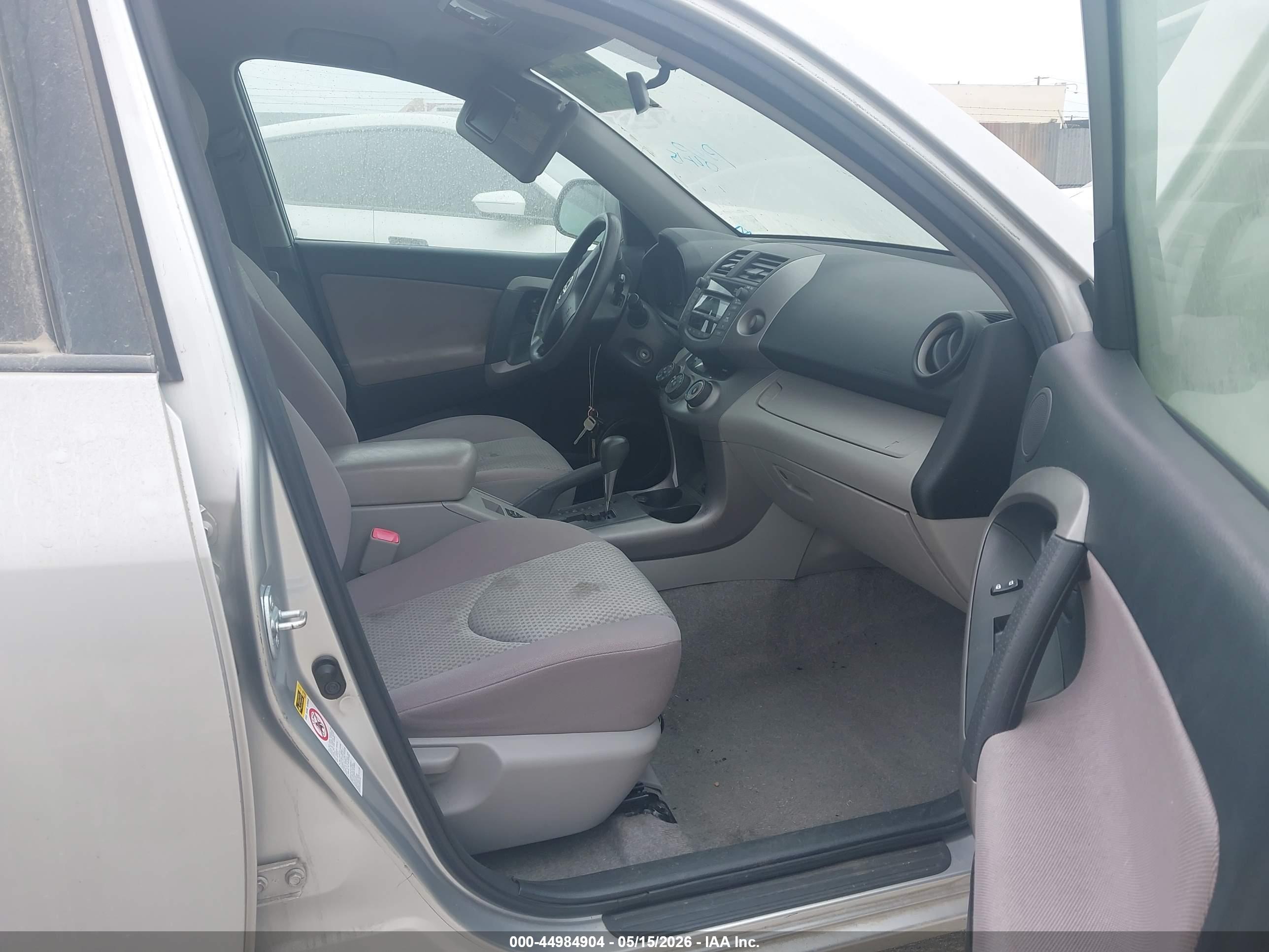 TOYOTA RAV4 image 5
