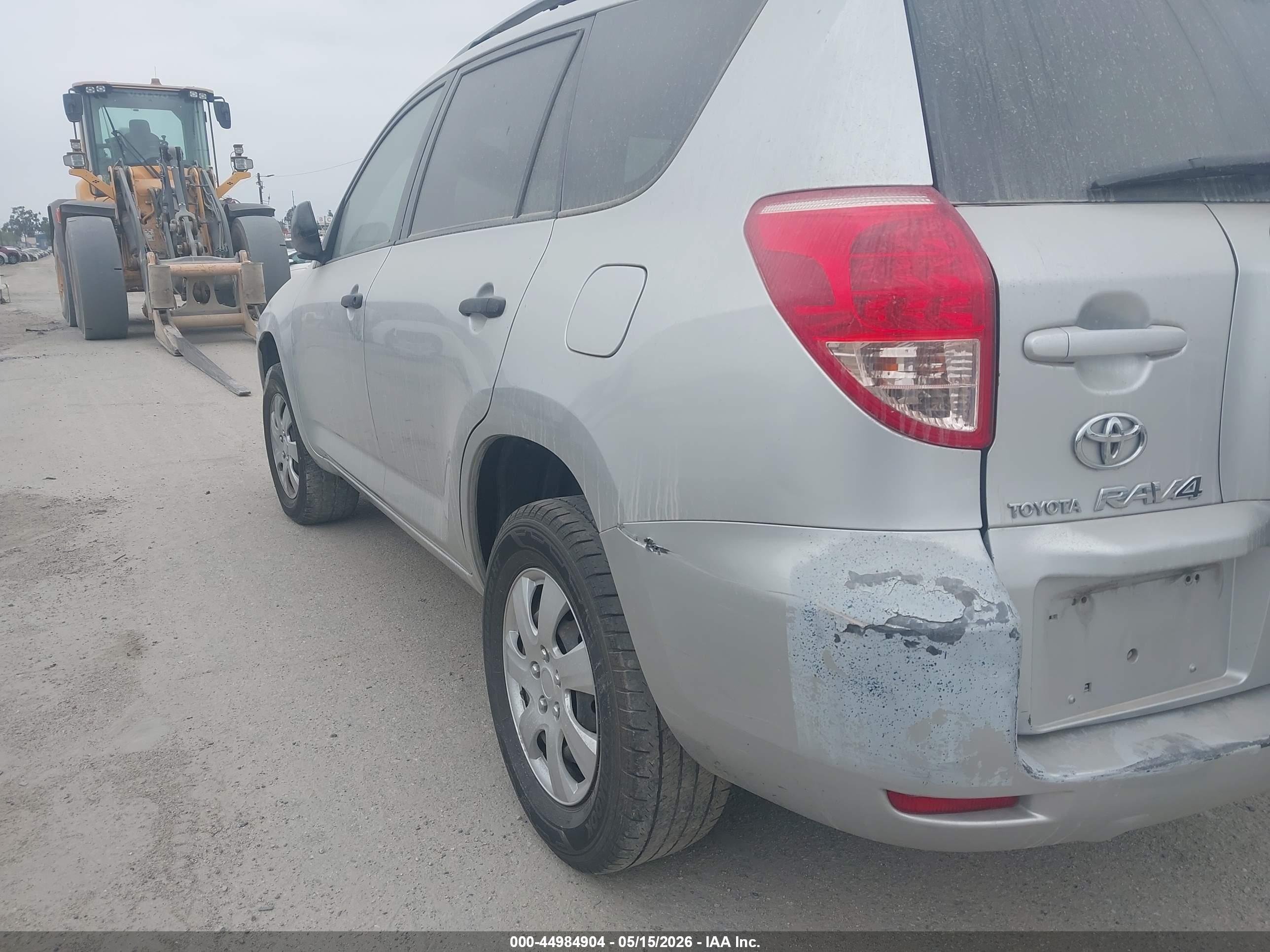 TOYOTA RAV4 image 6