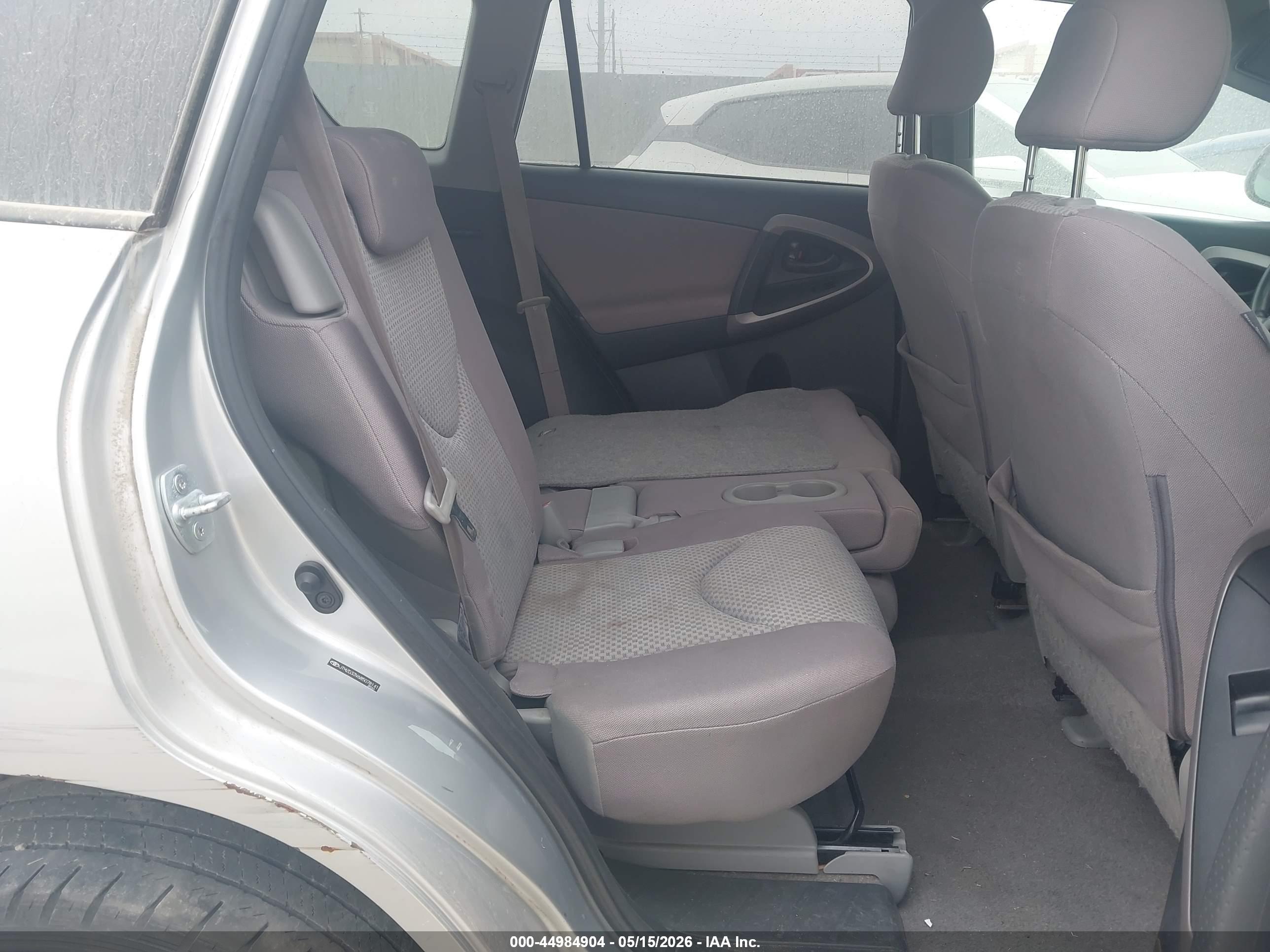 TOYOTA RAV4 image 8