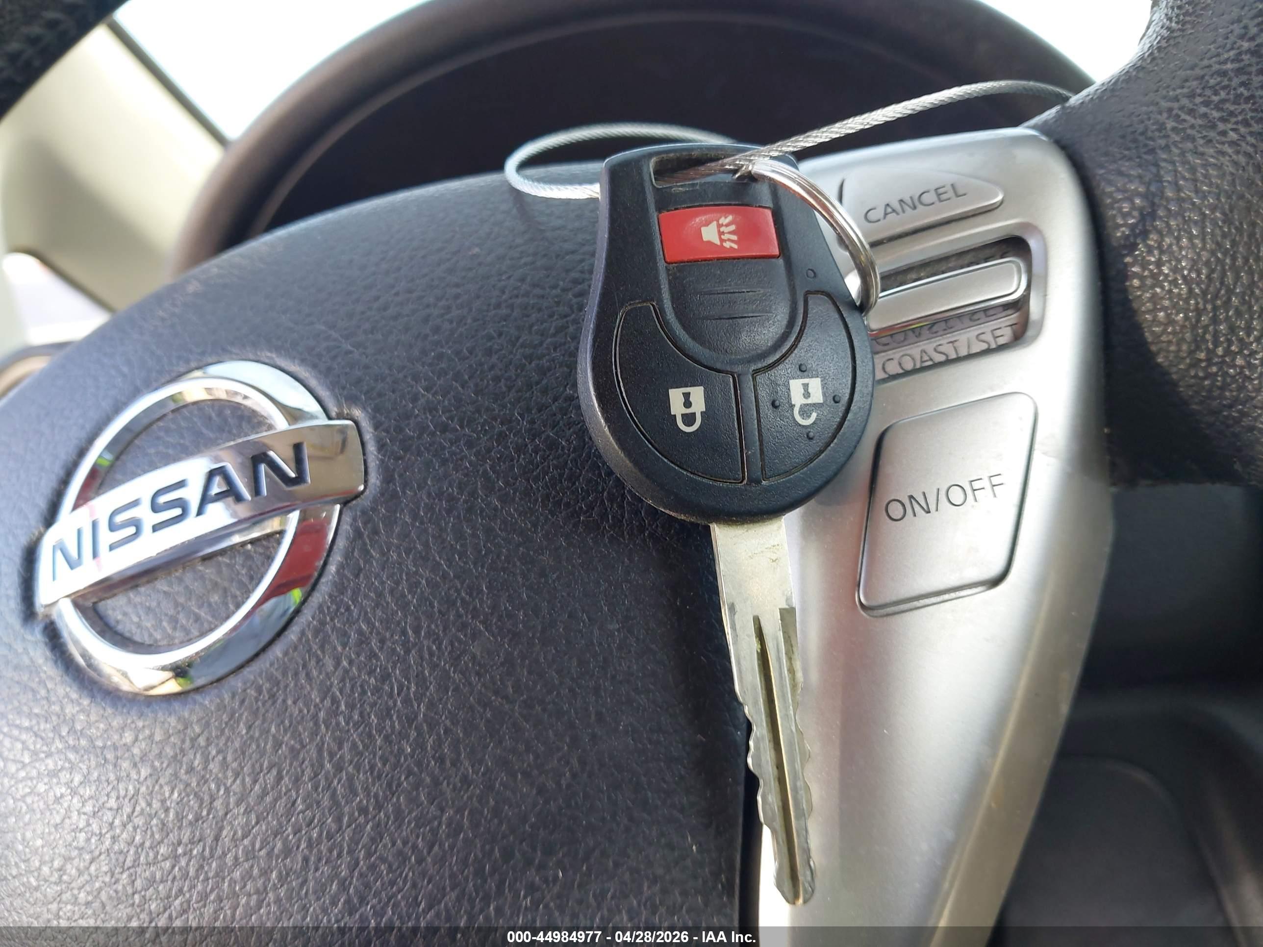 NISSAN VERSA image 11
