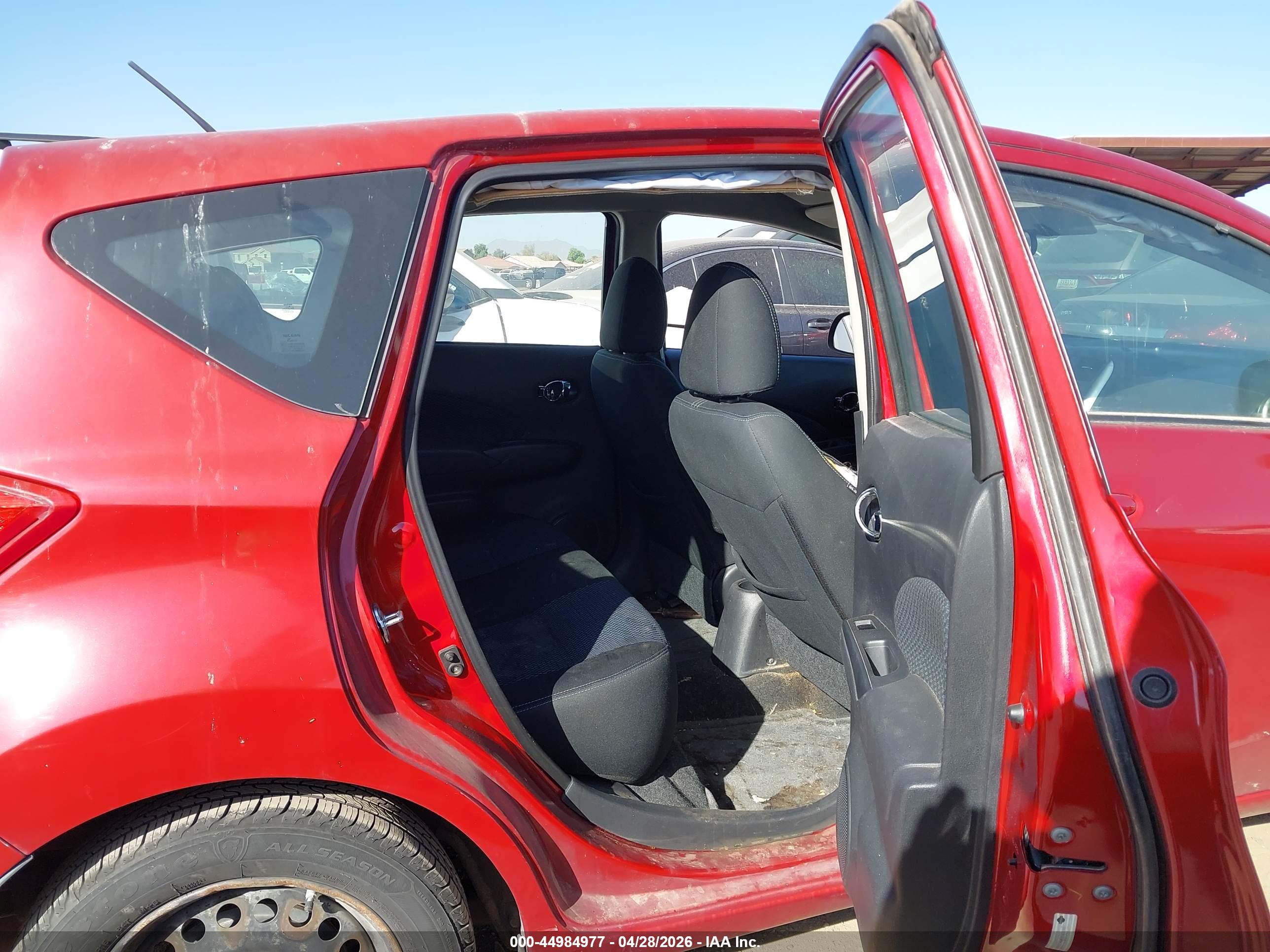 NISSAN VERSA image 8
