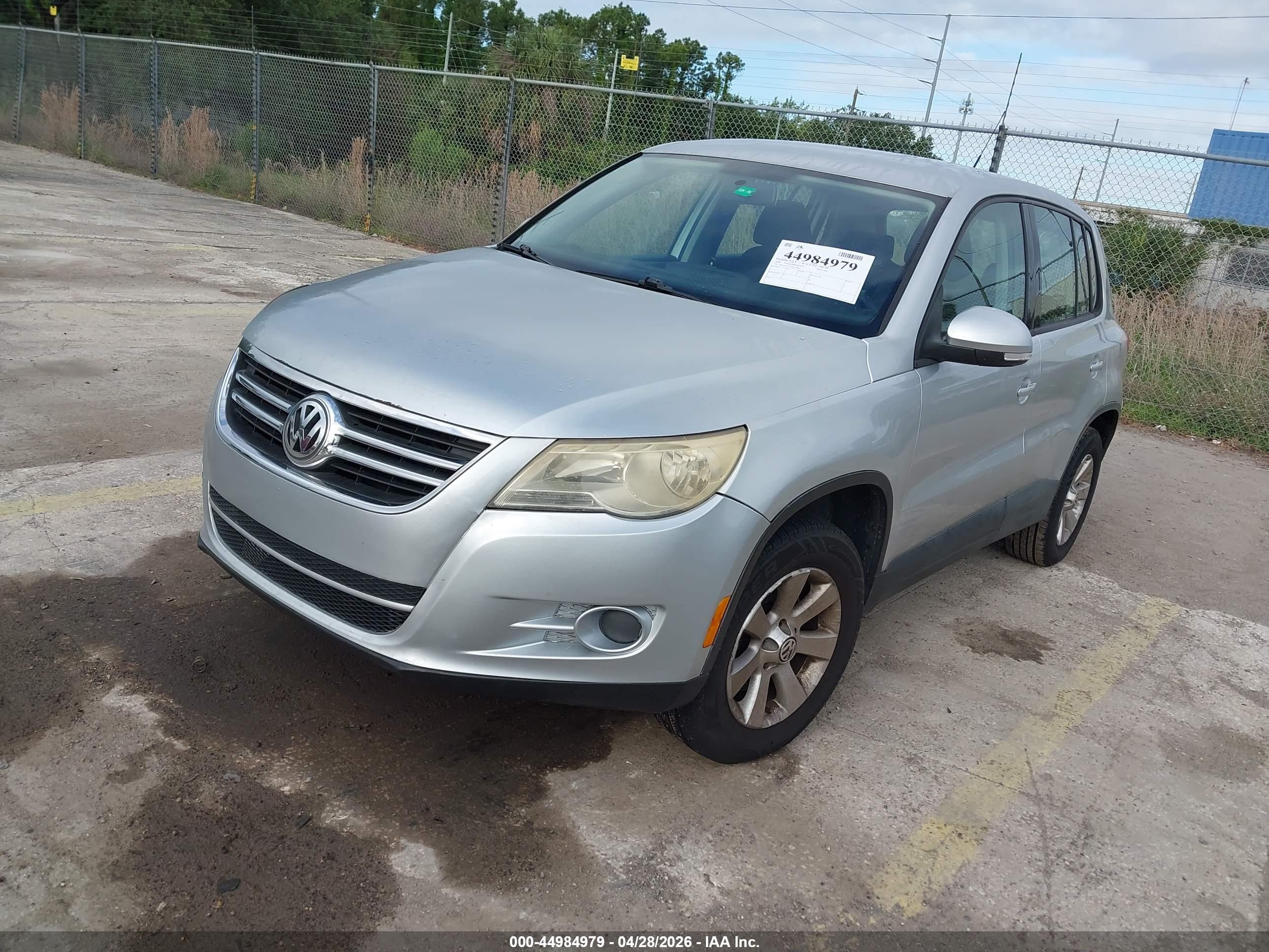 VOLKSWAGEN TIGUAN image 2