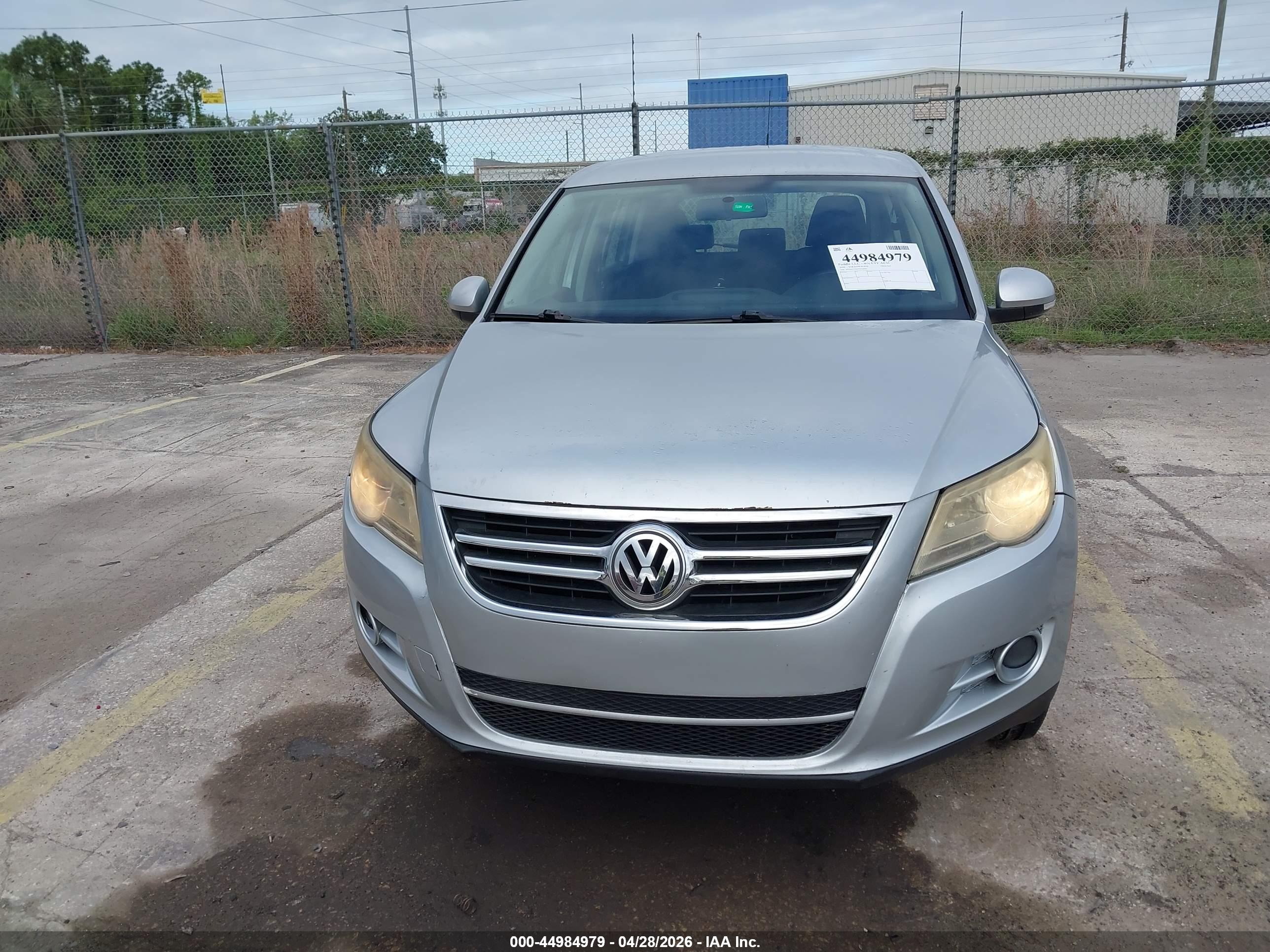 VOLKSWAGEN TIGUAN image 6