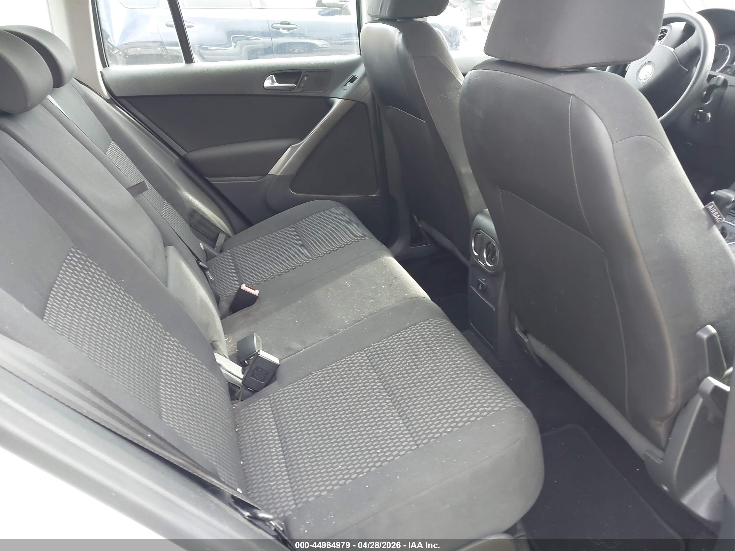 VOLKSWAGEN TIGUAN image 8