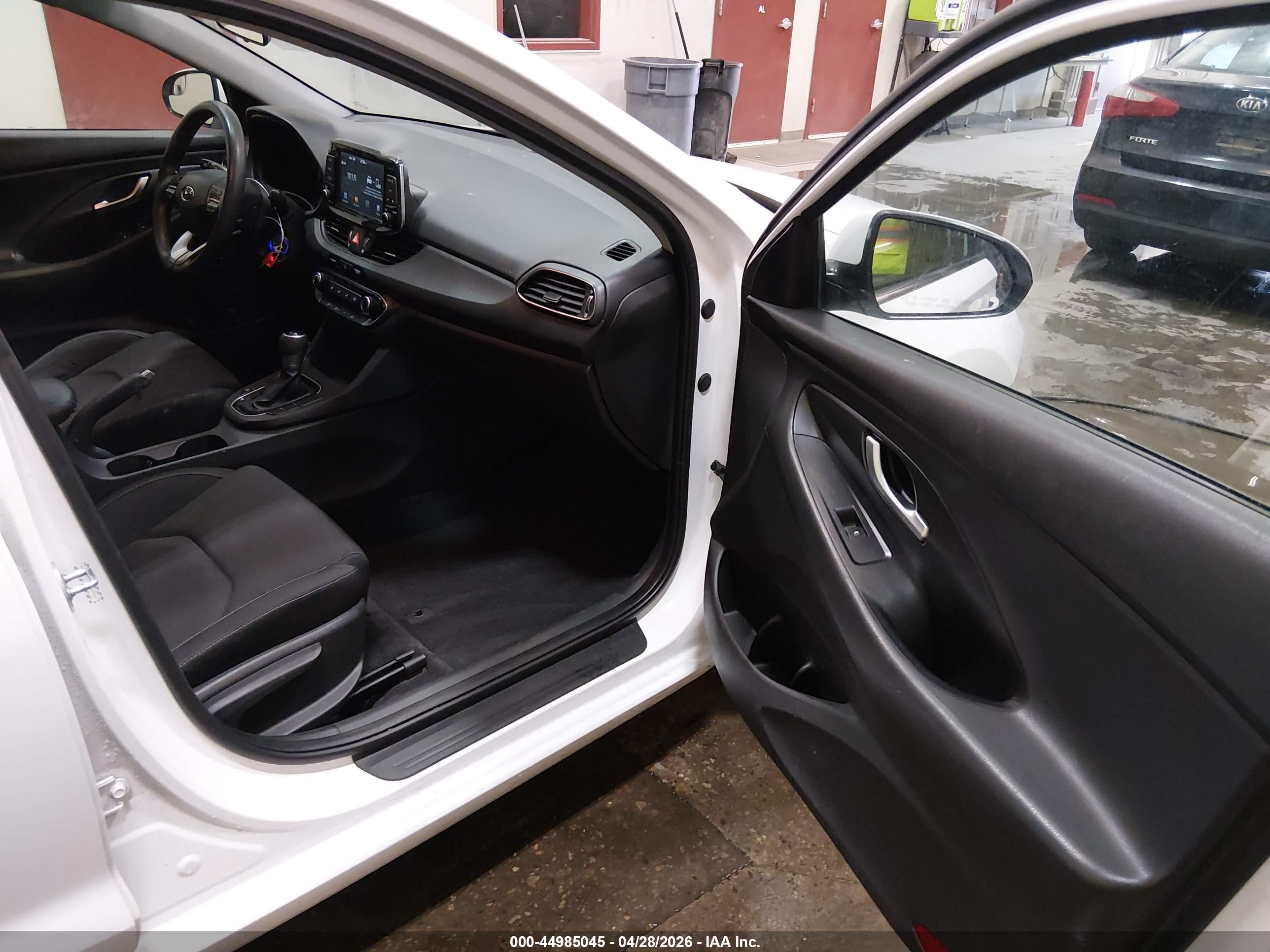 HYUNDAI ELANTRA image 5