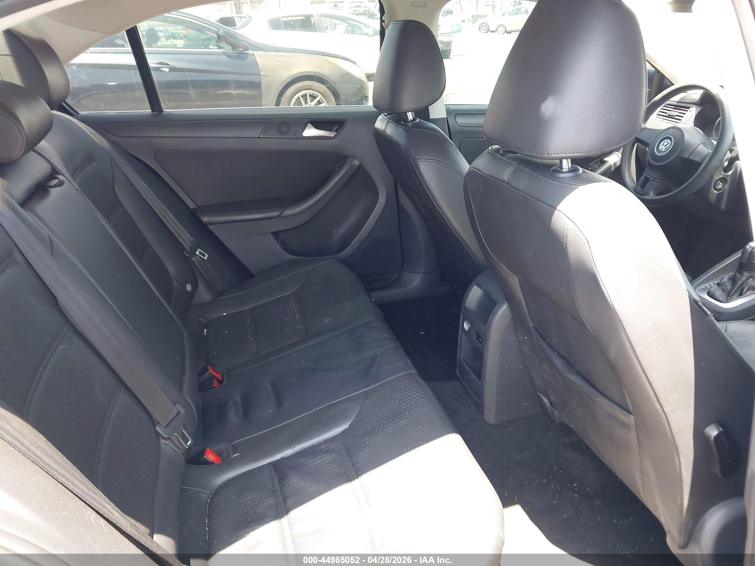 VOLKSWAGEN JETTA image 8