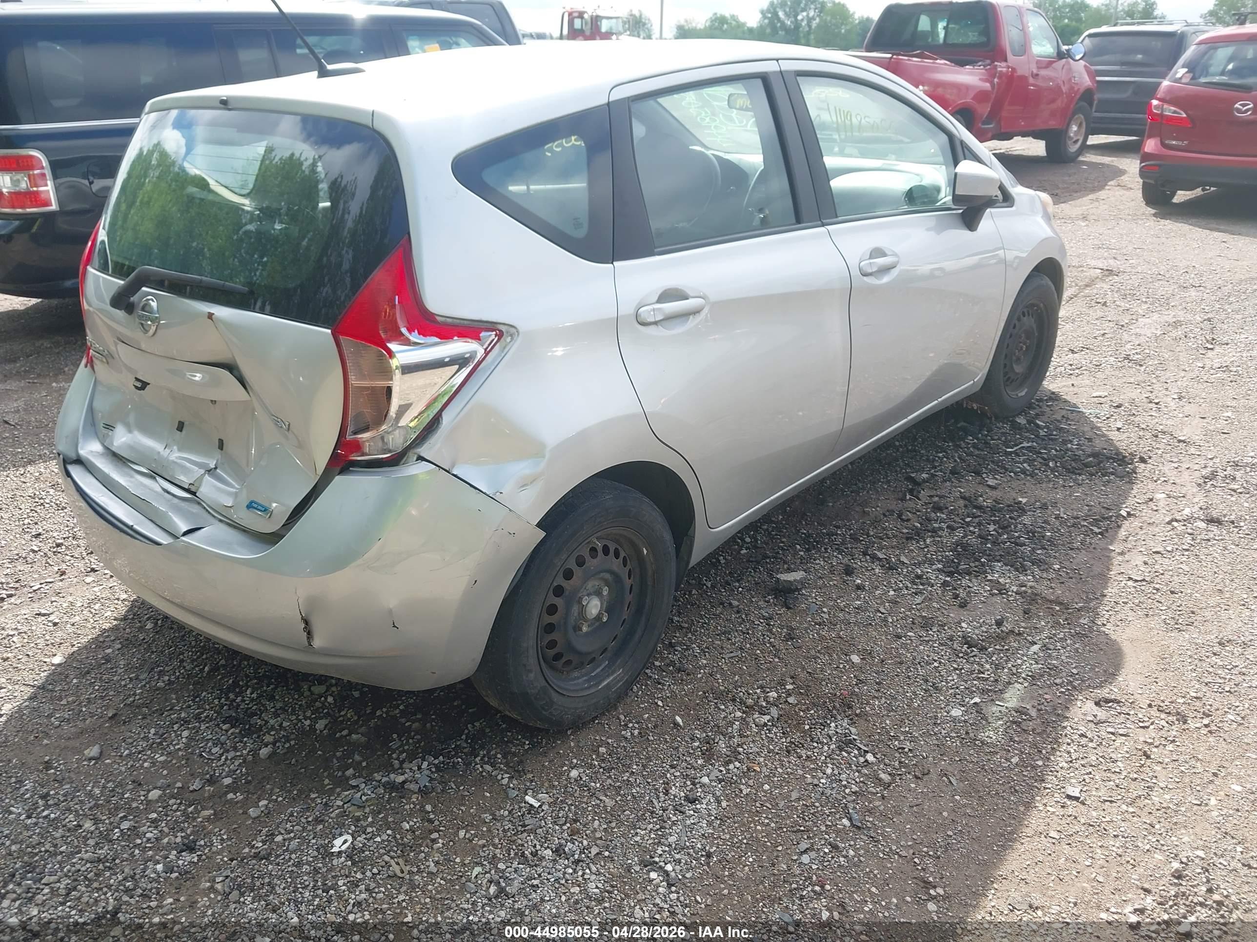 NISSAN VERSA image 4