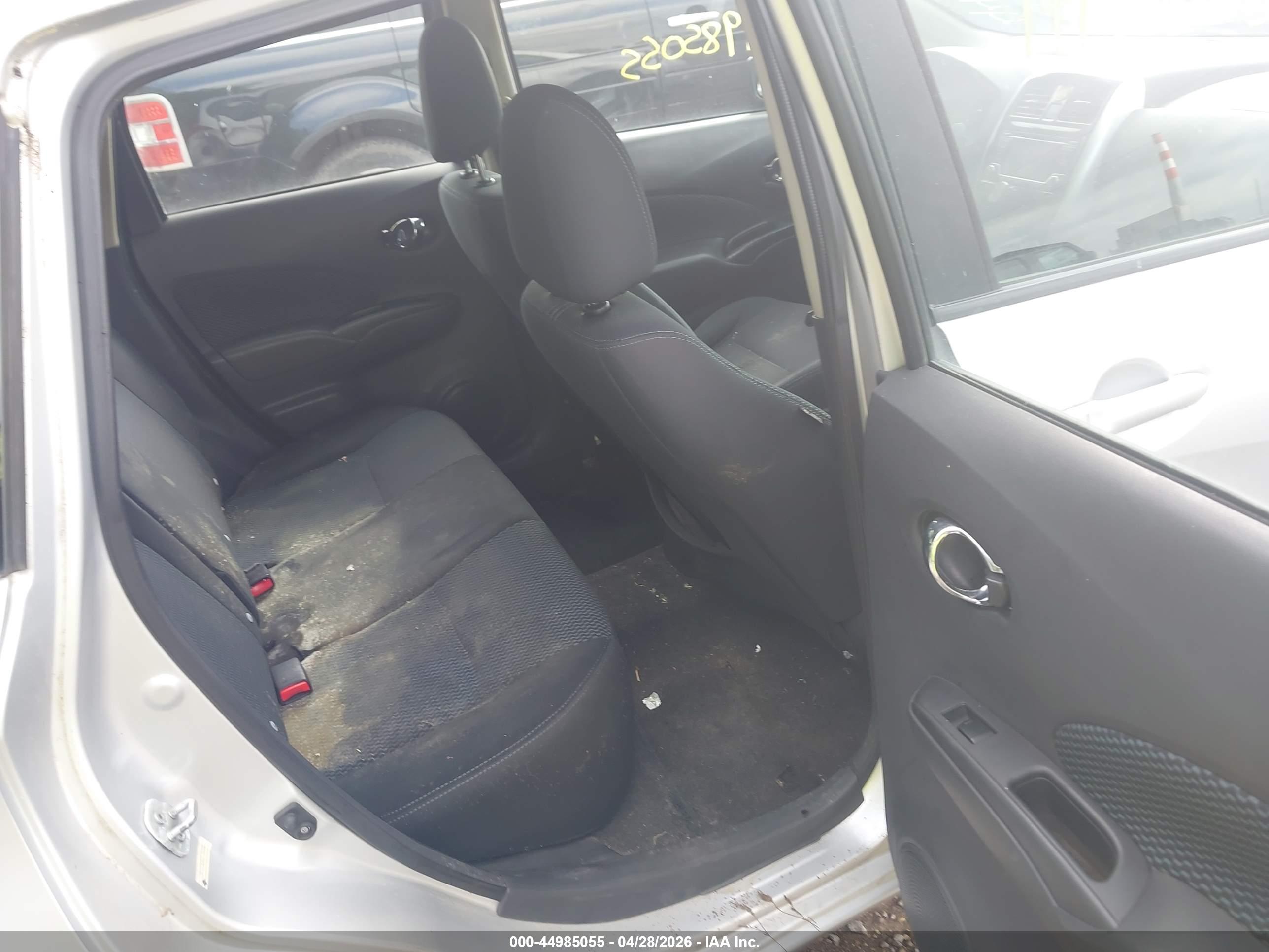 NISSAN VERSA image 8