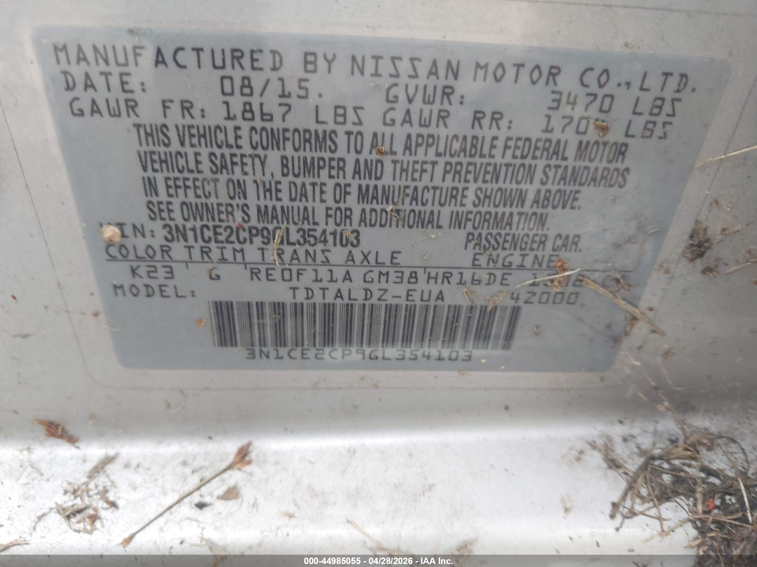 NISSAN VERSA image 9