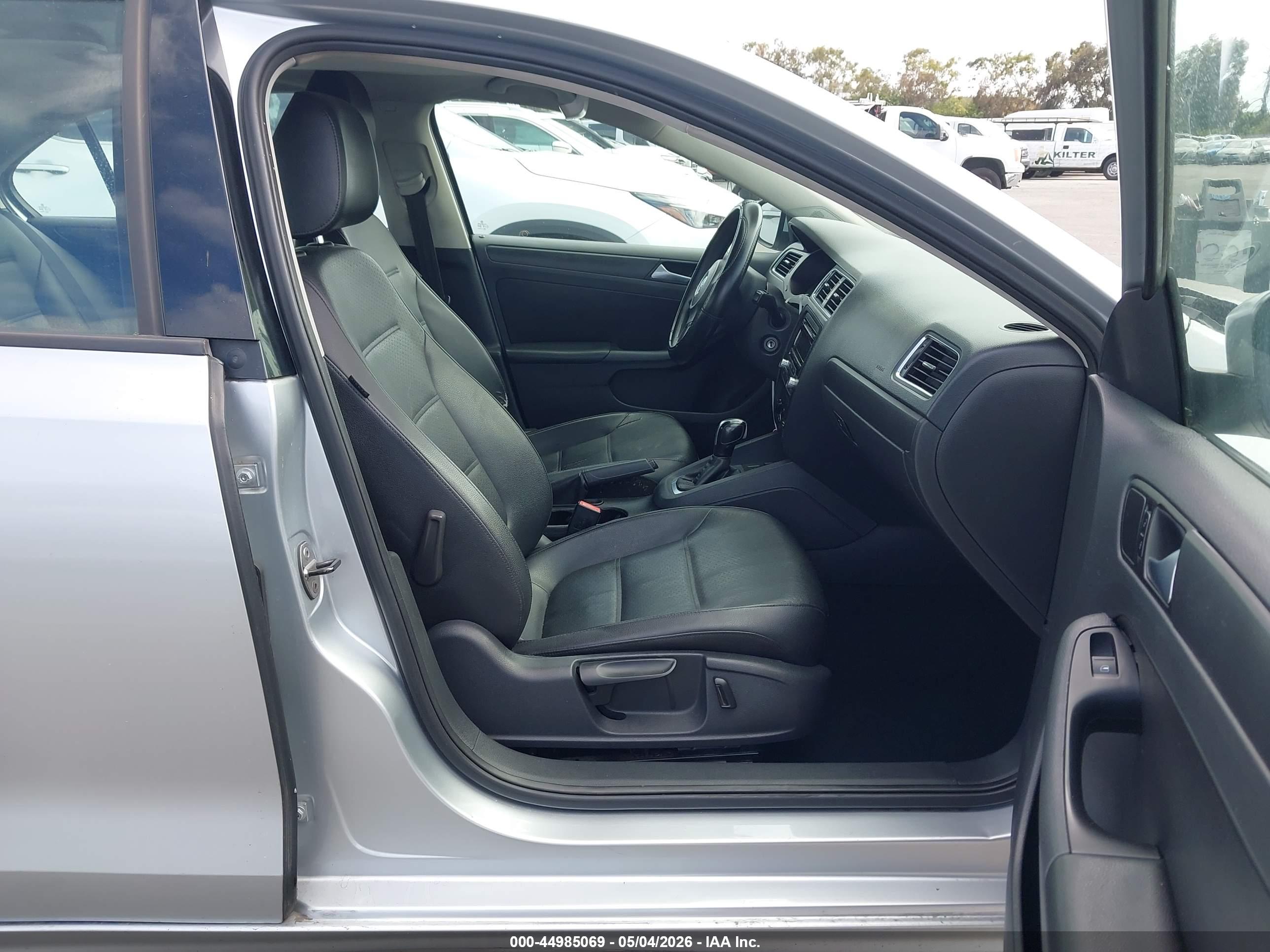 VOLKSWAGEN JETTA image 5