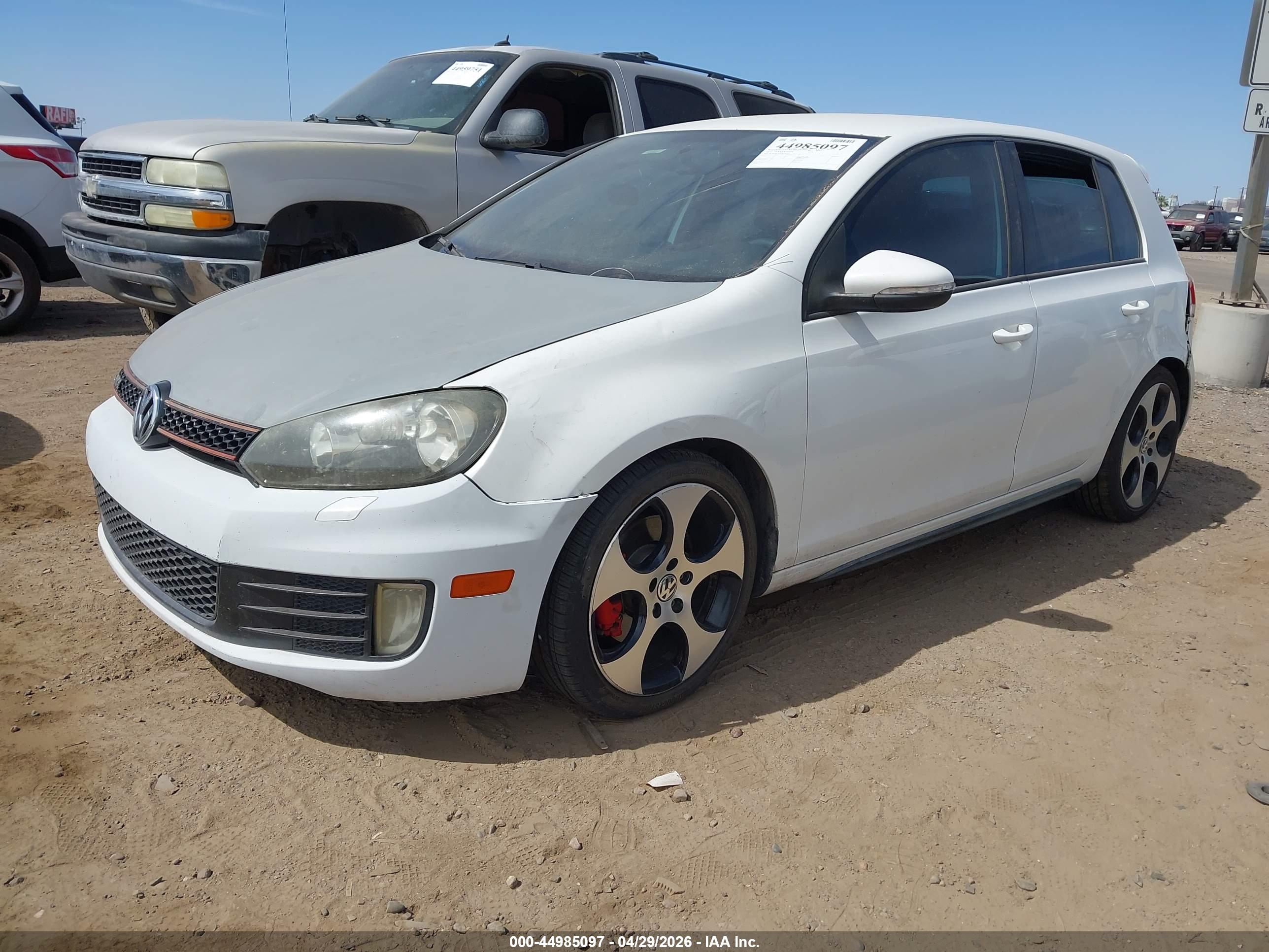 VOLKSWAGEN GTI image 2