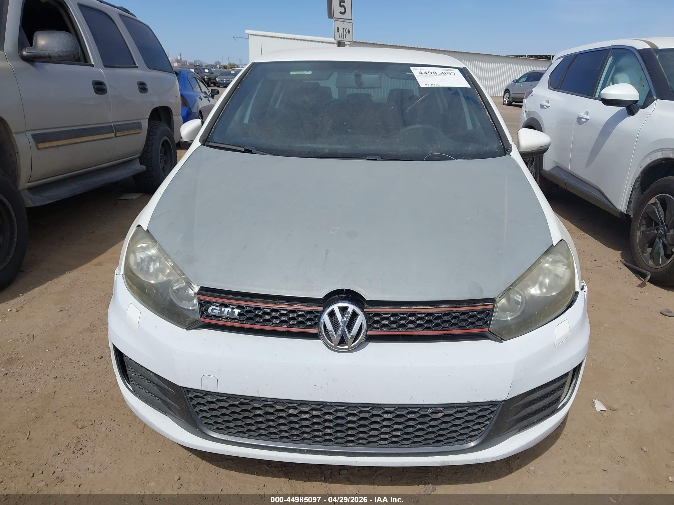 VOLKSWAGEN GTI image 6