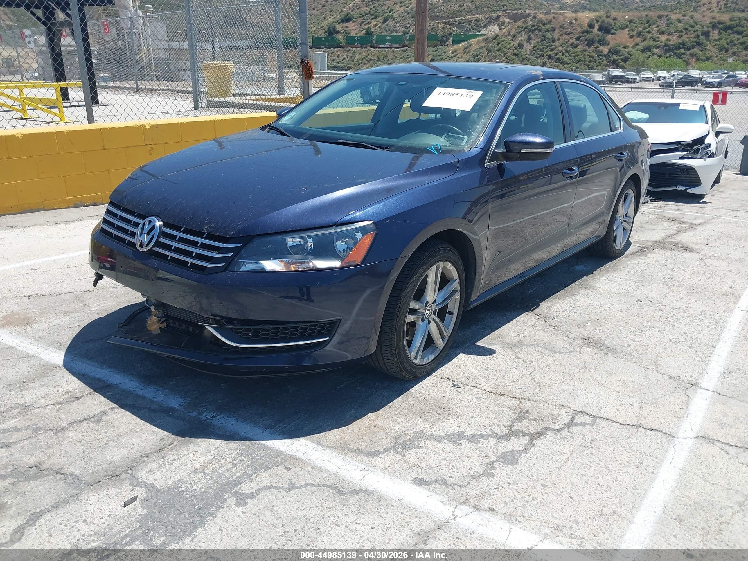 VOLKSWAGEN PASSAT image 2