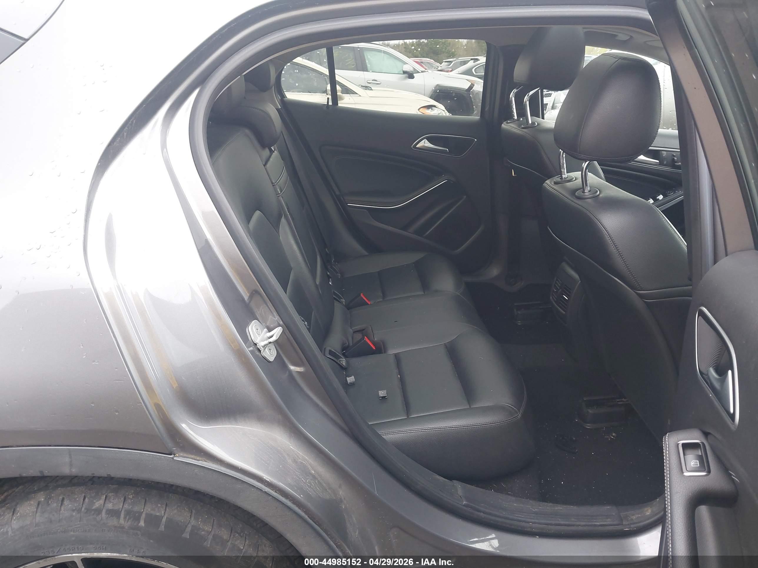 MERCEDES-BENZ GLA image 8