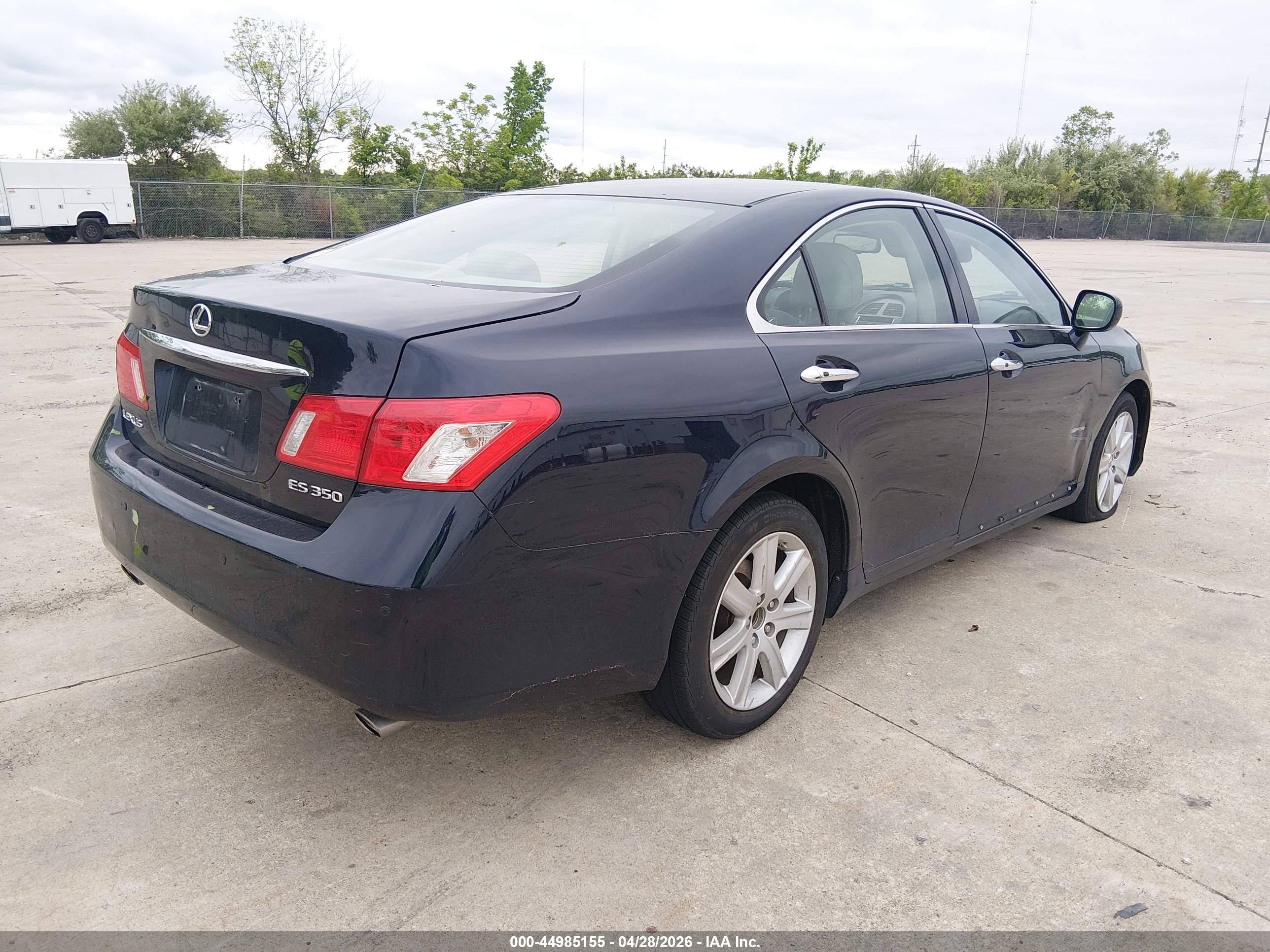 LEXUS ES image 4