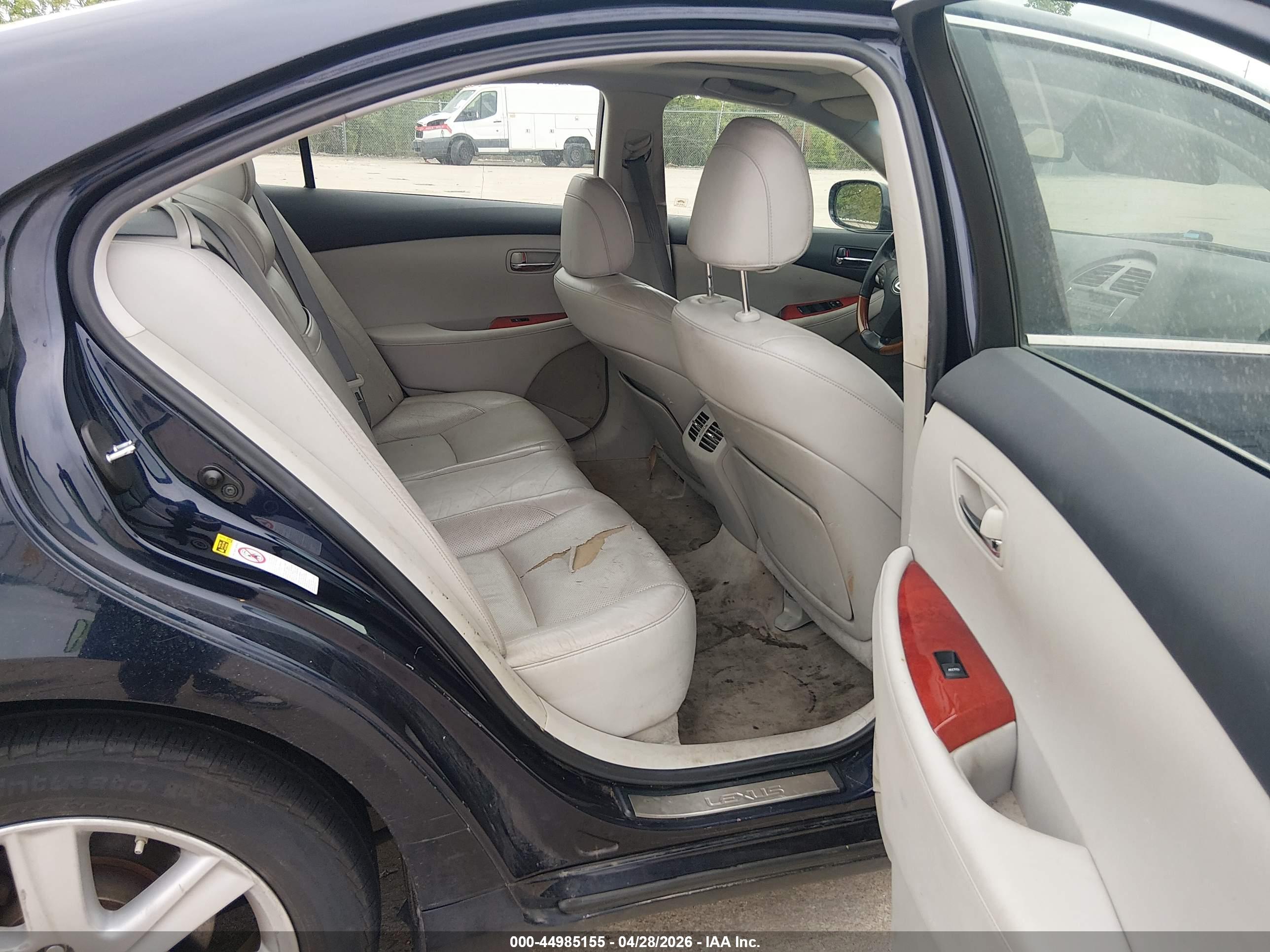 LEXUS ES image 8