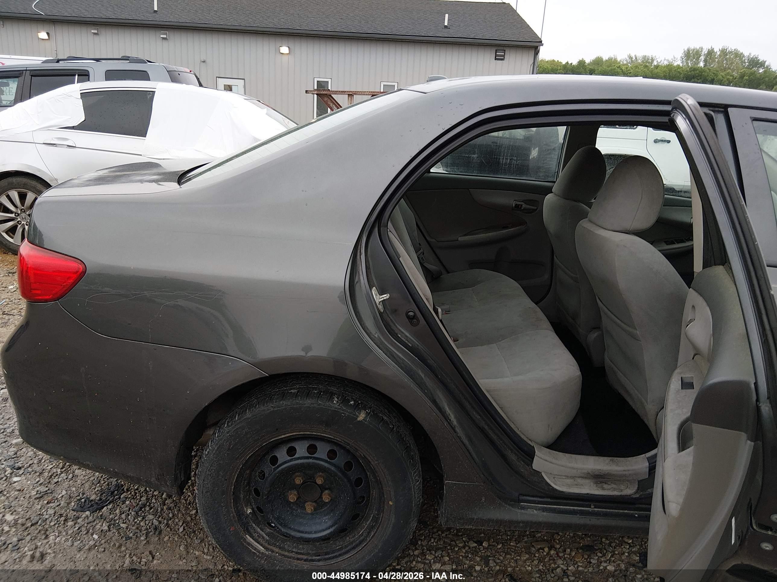 TOYOTA COROLLA image 8