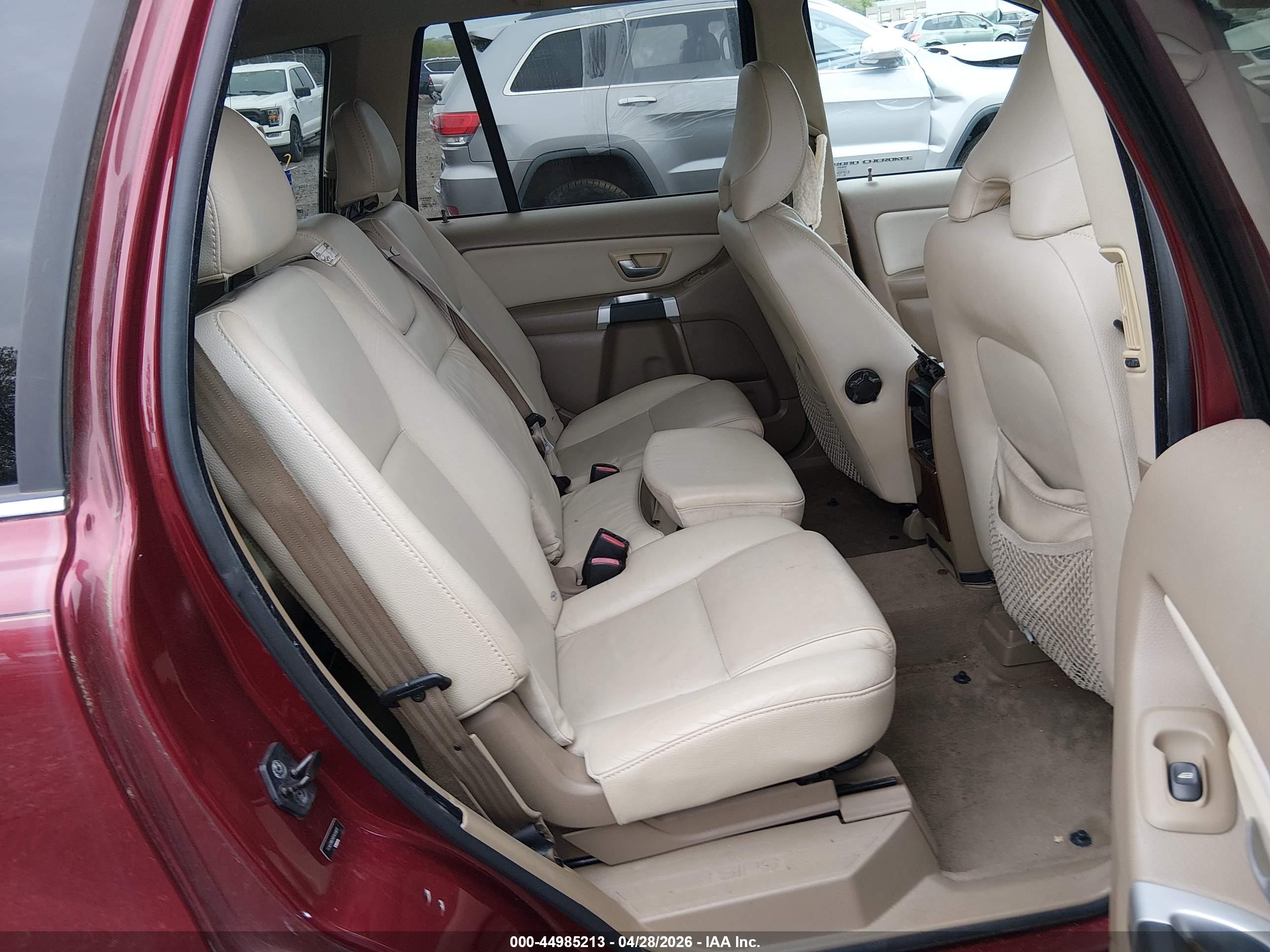 VOLVO XC90 image 8