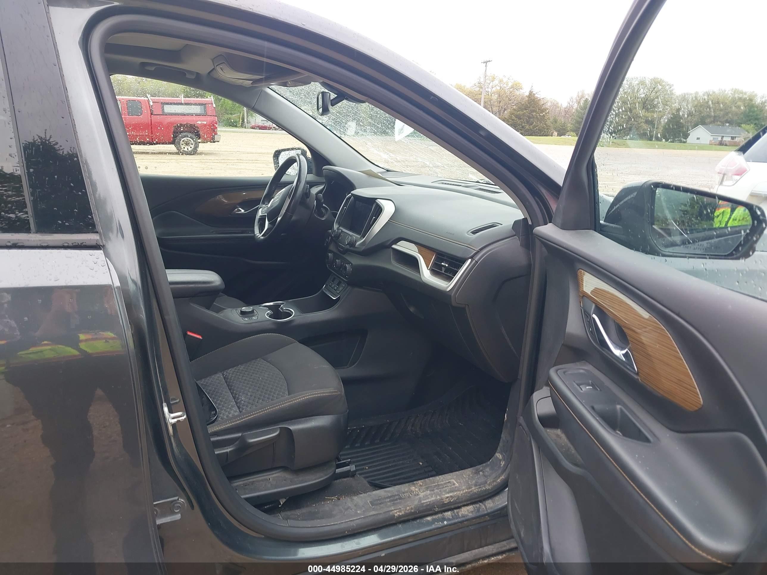 GMC TERRAIN image 5