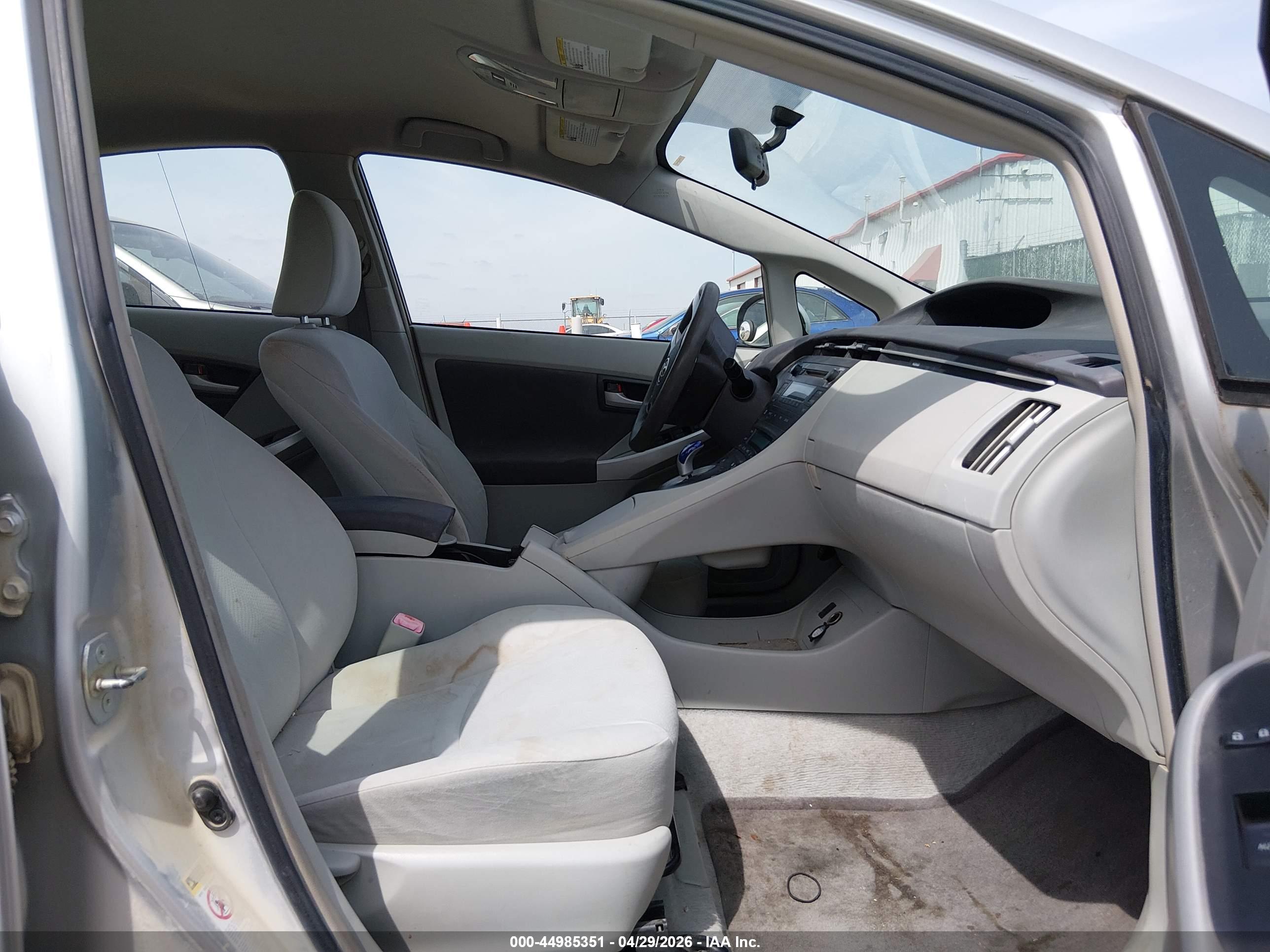 TOYOTA PRIUS image 5