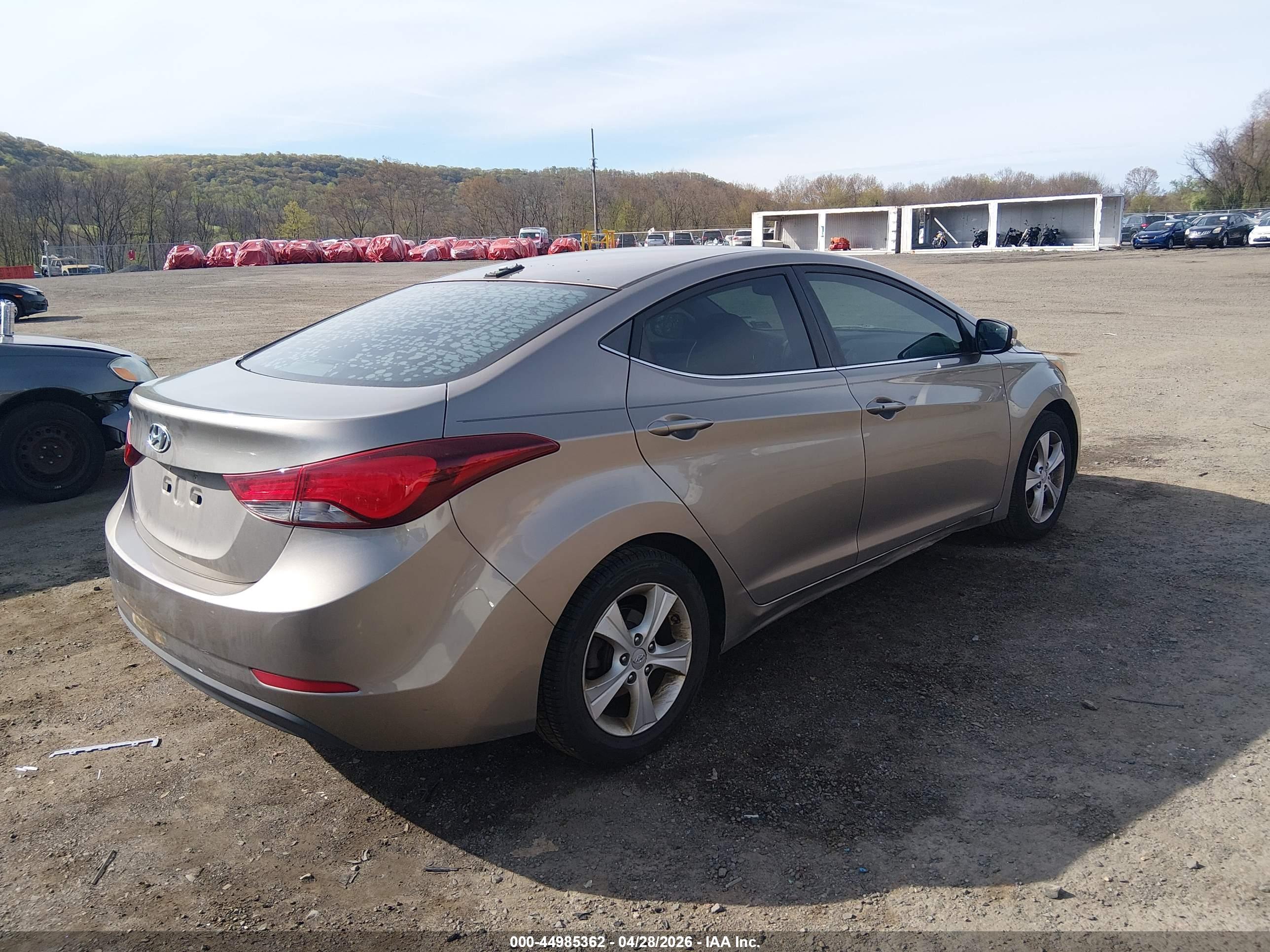 HYUNDAI ELANTRA image 4