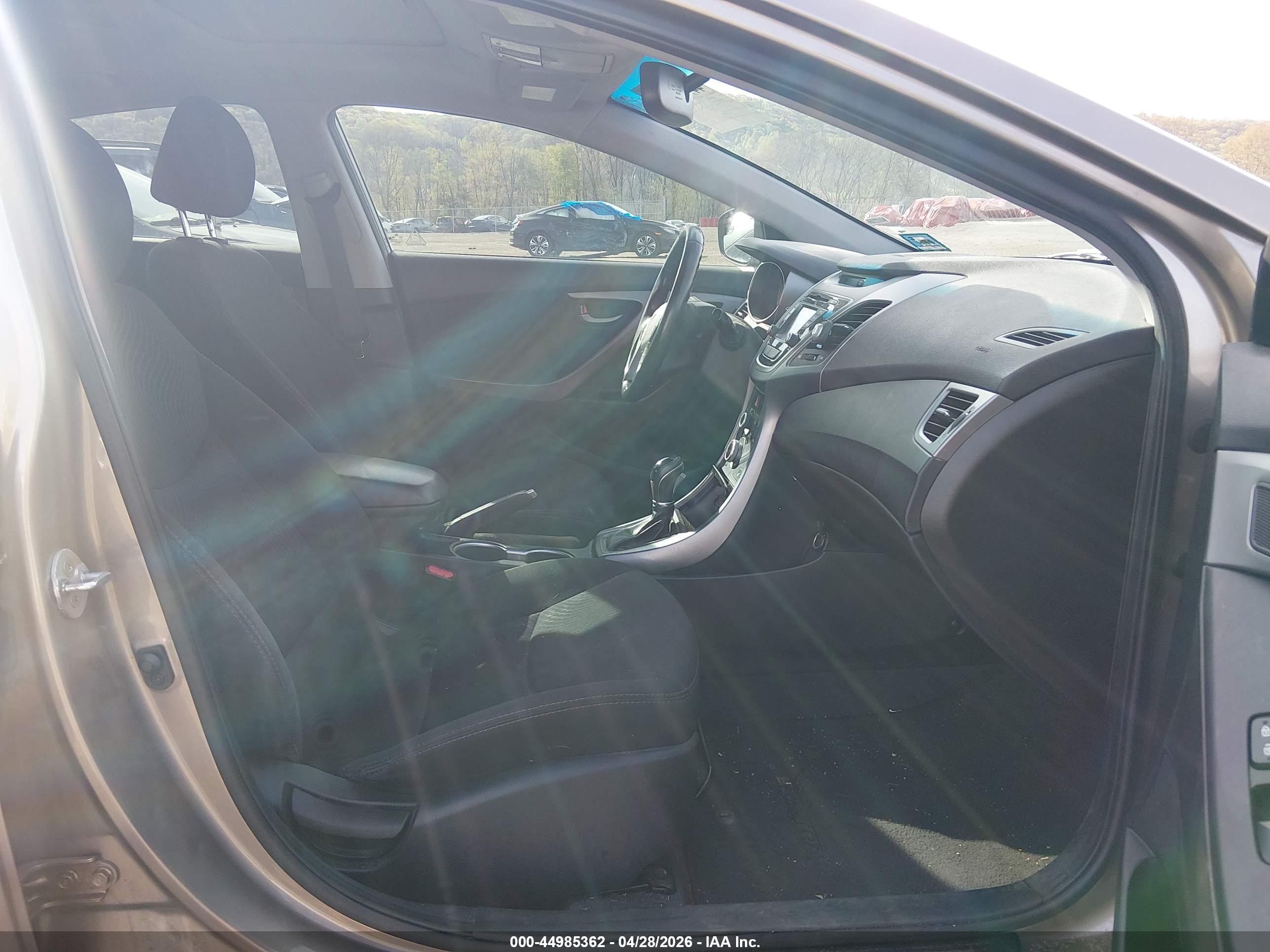 HYUNDAI ELANTRA image 5