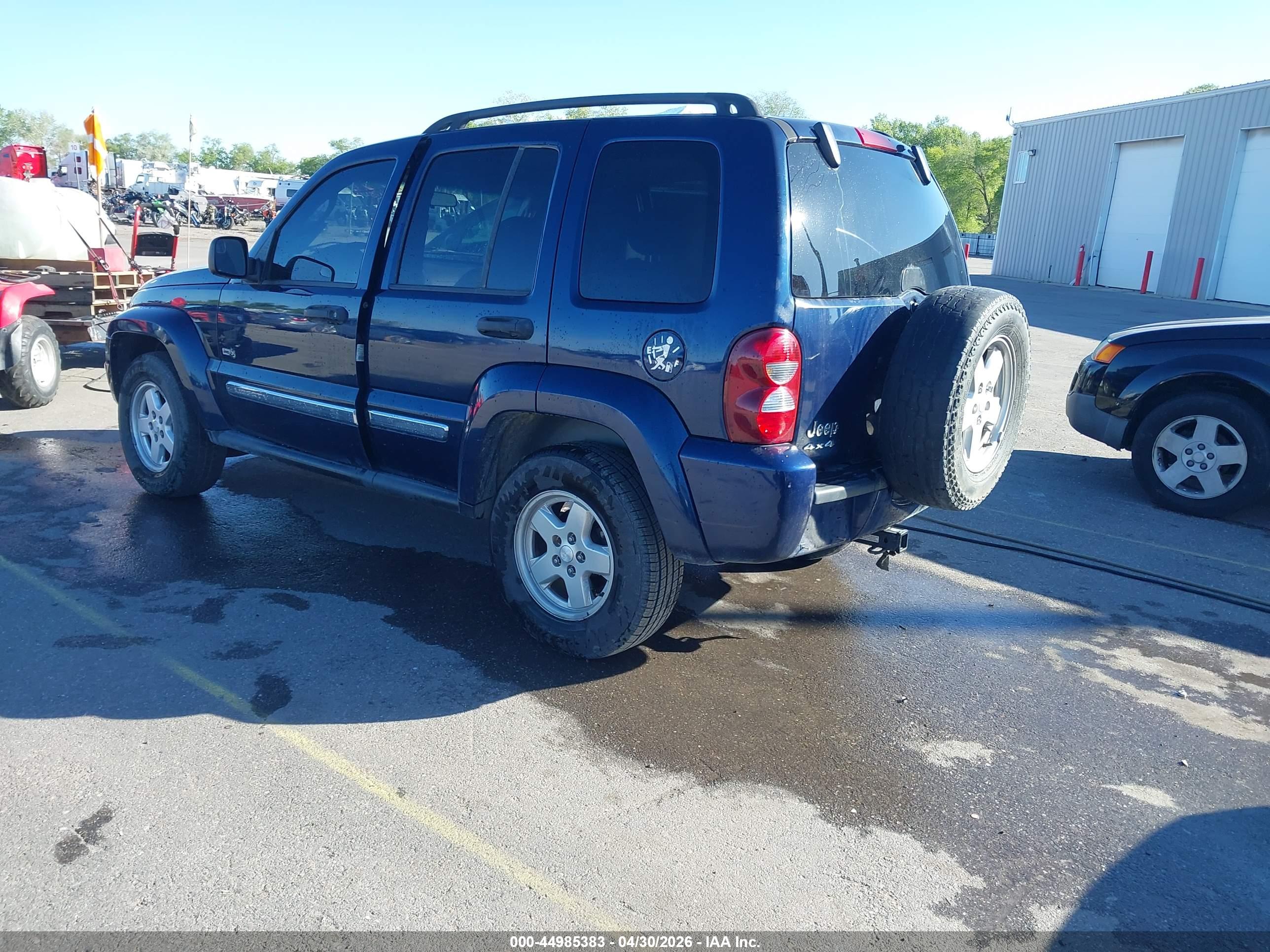 JEEP LIBERTY image 3